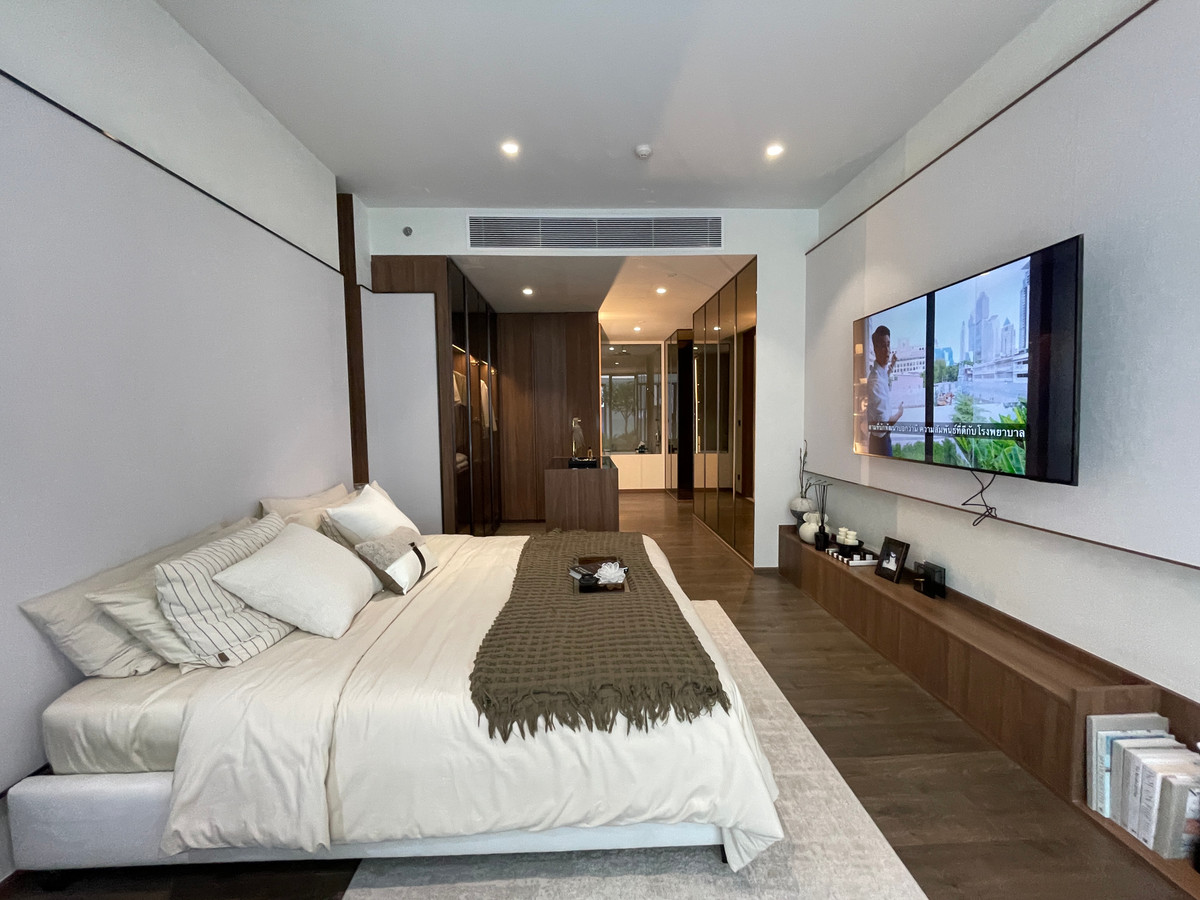 For SaleCondoSilom, Saladaeng, Bangrak : Rare unit for sale 🌳 THE ULTIMATE PARK VIEW | Rare Unit @ROMM CONVENT 🌳2 bedrooms, 2 bathrooms, usable area size 118.15 square meters on the 26th floor that offers a view of the lush Park View in the heart of Bangkok. On the highest potential location, Co