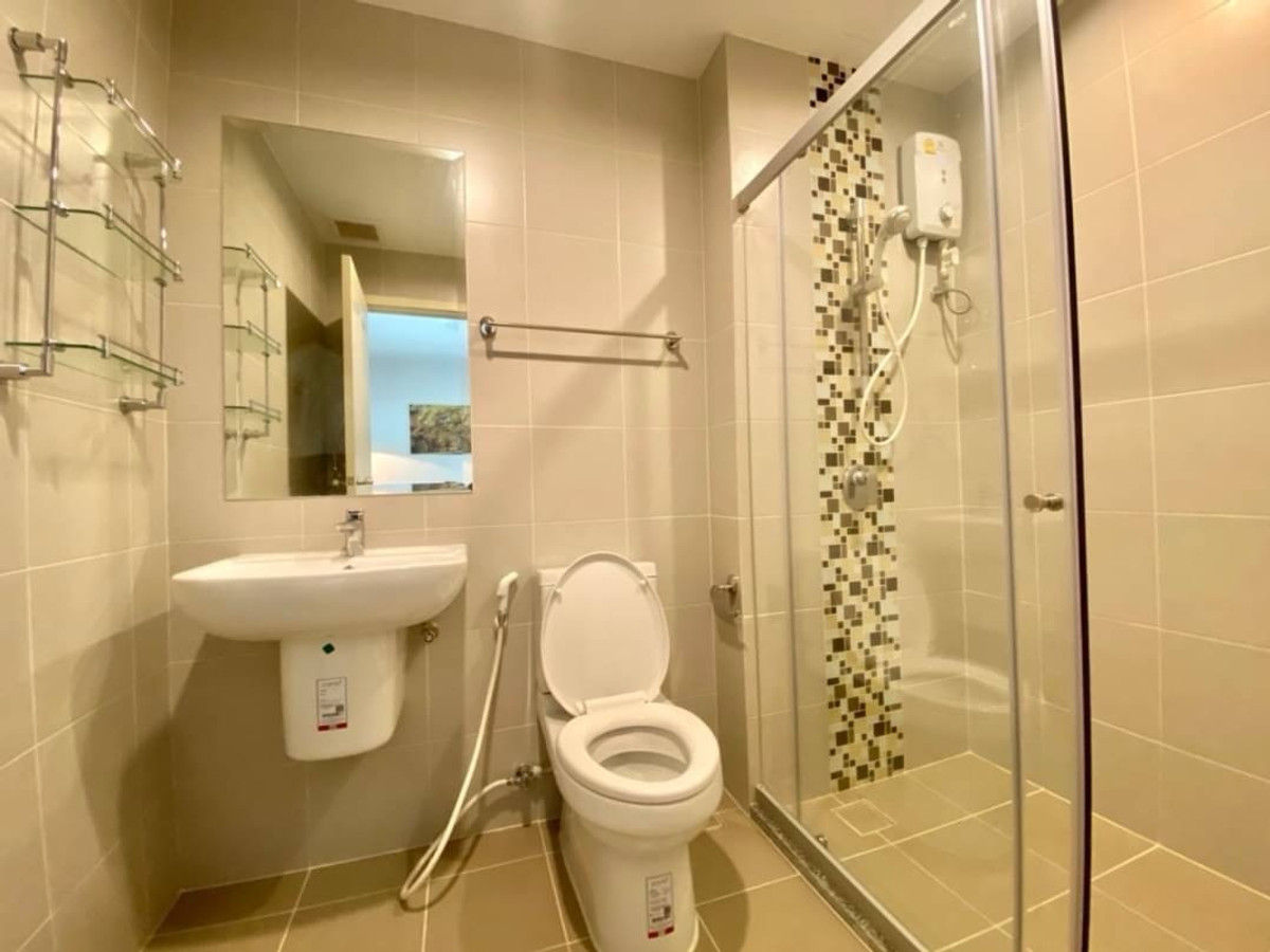 For RentCondoRama9, Petchburi, RCA : Condo for rent, Supalai Veranda Rama 9, Building A, 18th floor, Room 367, size 39 sq m.
Premium grade furniture, complete, ready to move in 
Rent 17,500 baht/month. If interested, contact 0917519869.
line: pengiphone