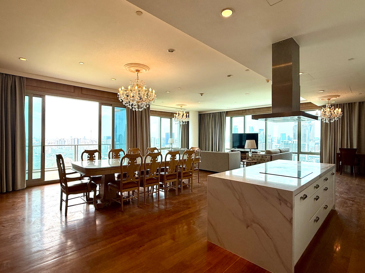 For RentCondoWitthayu, Chidlom, Langsuan, Ploenchit : 4 bedroom condo, spacious area Located near Siam Square