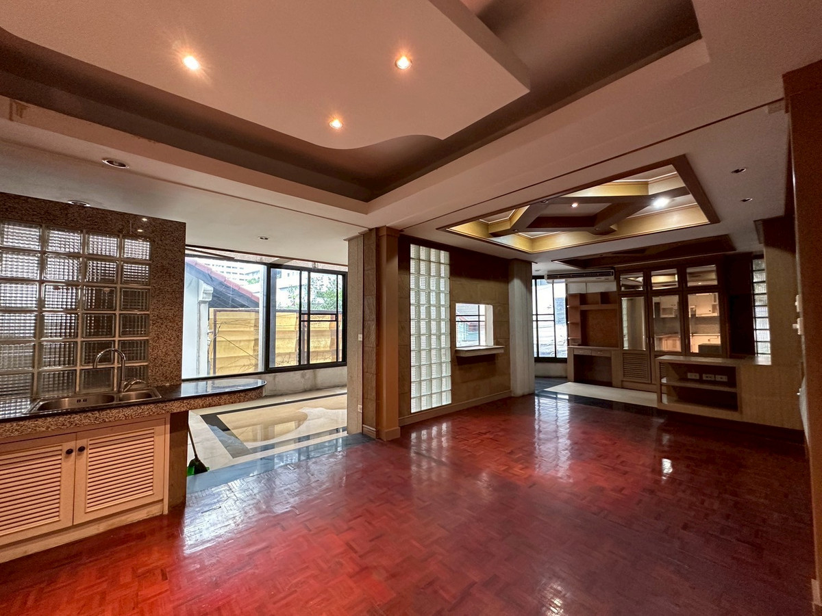 ขายทาวน์โฮมสุขุมวิท อโศก ทองหล่อ : Luxury Townhouse for Sale Thonglor | Family Home Best Value | Near BTS Thonglor | 35,000,000 THB | ทาวน์เฮ้าส์หรูขาย ทองหล่อ เหมาะครอบครัว คุ้มค่า ใกล้ BTS ทองหล่อ 35,000,000 บาท- LTH12647