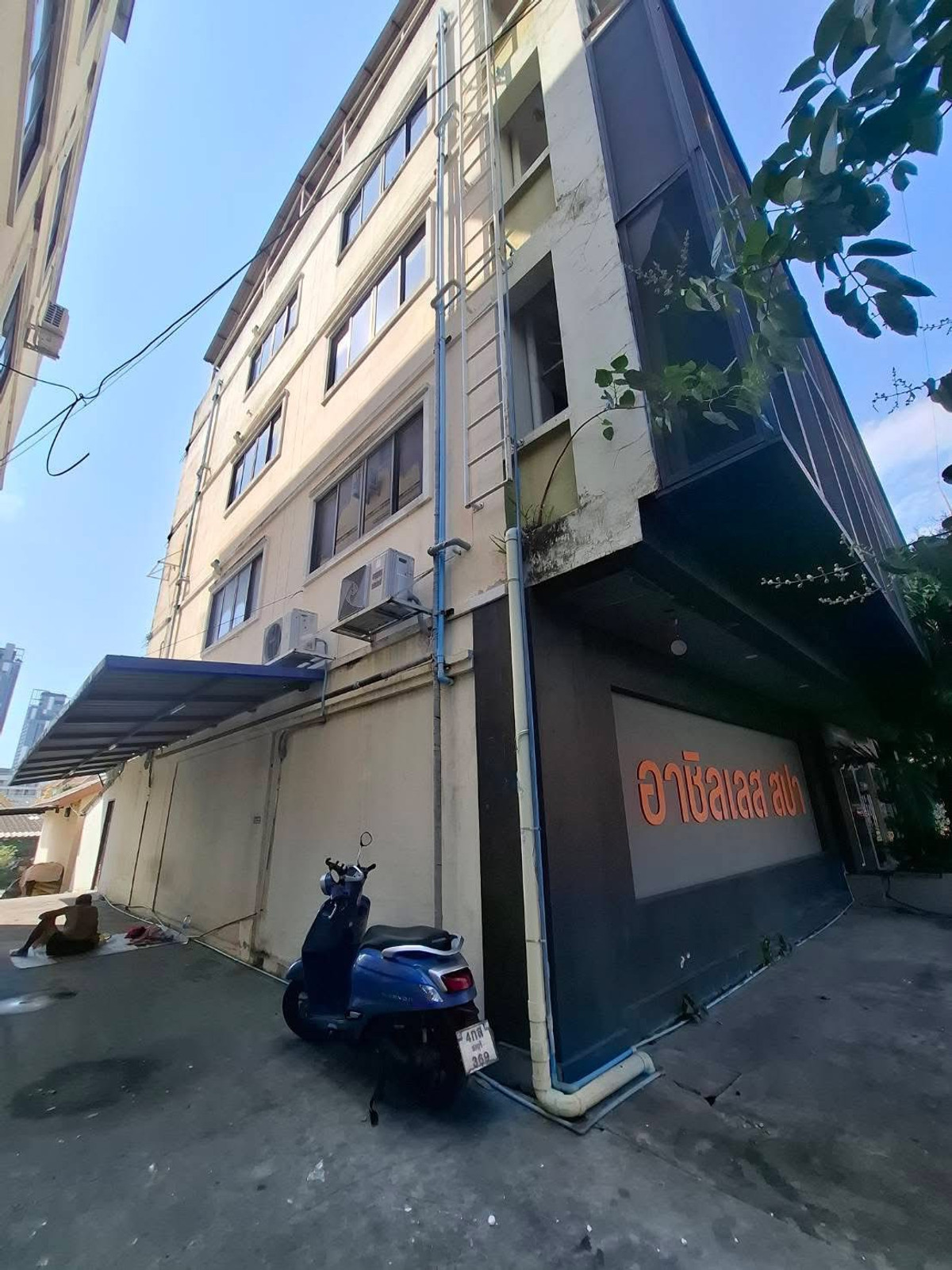 For RentShop HousePattaya, Bangsaen, Chonburi : Commercial Building for Lease – Prime Location in Pattaya