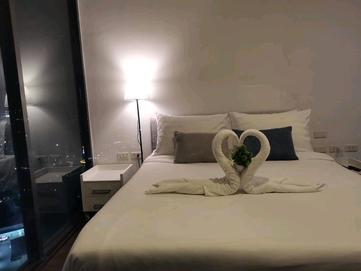 ให้เช่าคอนโดพัทยา บางแสน ชลบุรี สัตหีบ : Posh Pattaya​ ห้องมุม วิวทะเล+city