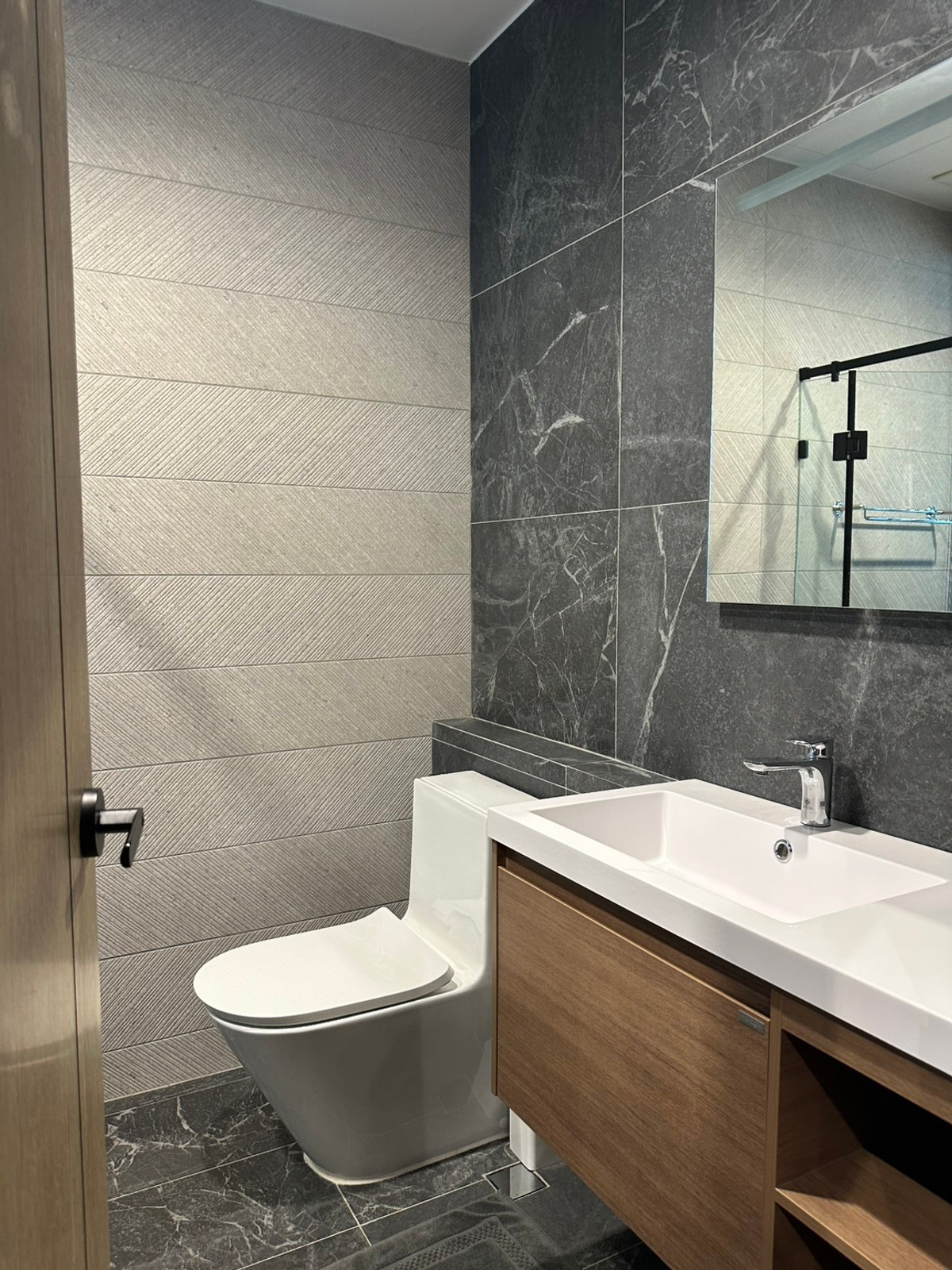 ขายบ้านสุขุมวิท อโศก ทองหล่อ : 🔥For Sale Renovated House in Thonglor! 4+1 Bedroom 370 sq.m fully Furnished Near Donki and BTS Thonglor Tel. 0863692224