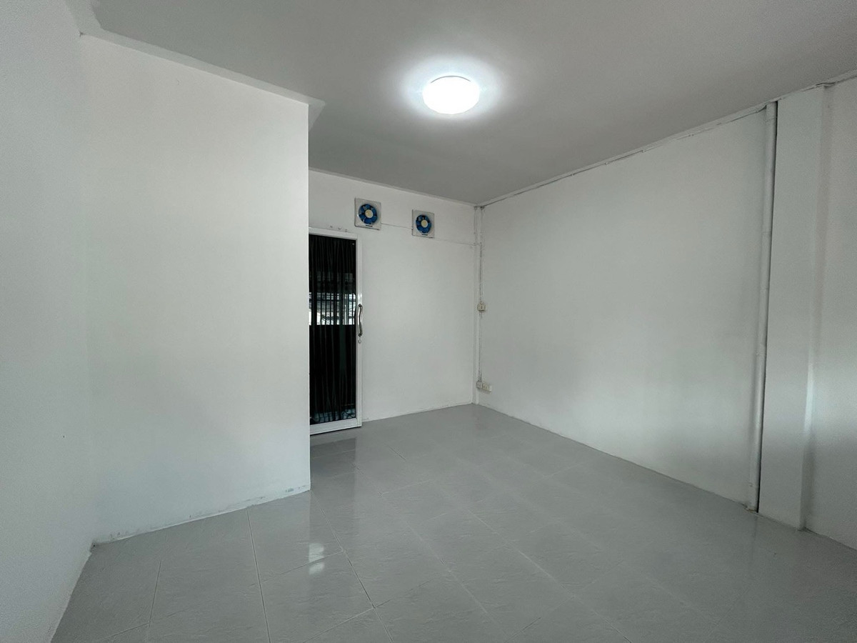 ให้เช่าทาวน์โฮมลาดพร้าว101 แฮปปี้แลนด์ : ให้เช่าบ้านใกล้รถไฟฟ้า บ้านเช่าลาดพร้าว บ้านเช่าราคาถูก 2นอน 2น้ำ 2ห้องอเนกประสงค์ เหมาะทำเป็นออฟฟิศ หรืออยู่อาศัยครอบครัวเล็กๆ รับสัตว์เลี้ยง