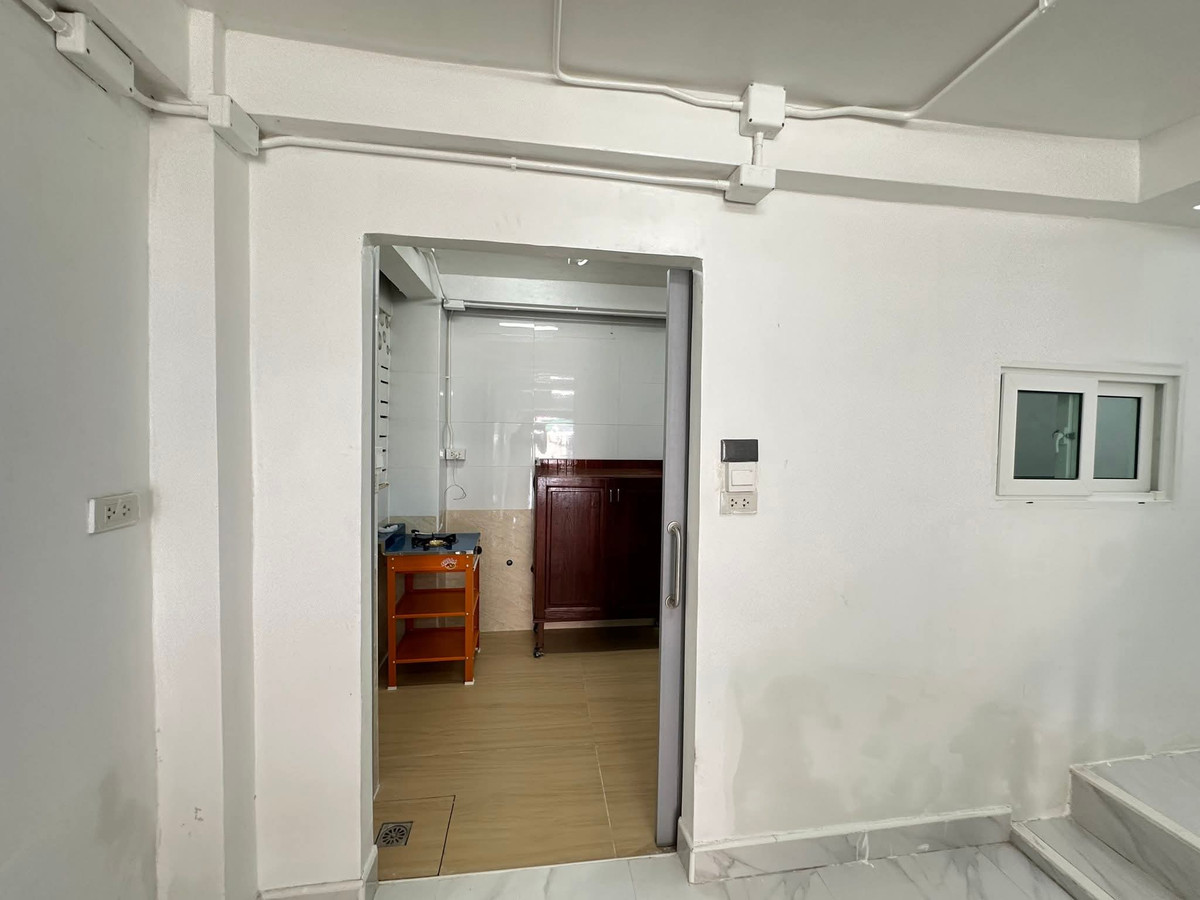 ให้เช่าทาวน์โฮมบางซื่อ วงศ์สว่าง เตาปูน : ให้เช่าทาวน์โฮม 3 ชั้น ทำเลประชาชื่น ใกล้ ม.ธุรกิจบัณฑิตย์ (DPU) 