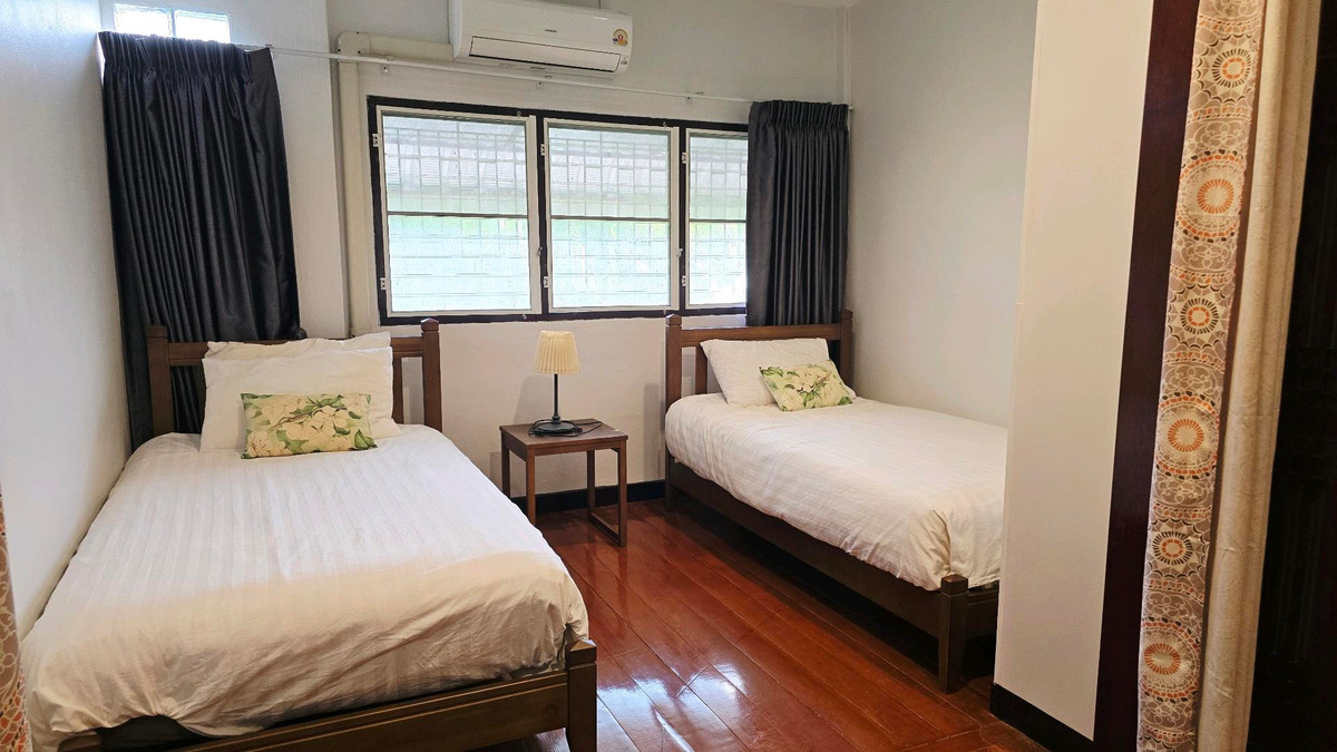 ให้เช่าทาวน์โฮมวงเวียนใหญ่ เจริญนคร : 📣 For Rent | Townhome 2 ชั้น ใกล้ BTS กรุงธนบุรี (ซอยเจริญนคร 18)
🏡 บ้านรีโนเวทใหม่ แต่งครบ พร้อมอยู่ ใกล้ไอคอนสยาม ใกล้สาทร