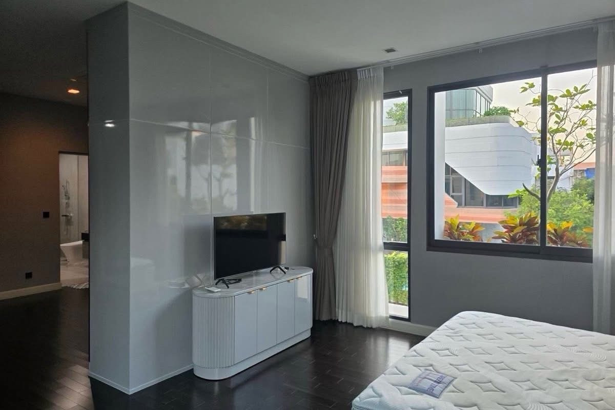 ให้เช่าบ้านพัฒนาการ ศรีนครินทร์ : ให้เช่า The Gentry พัฒนาการ 2 วิลล่าหรู ใจกลางเมือง 🔥📍 เพียง 5 กม. ถึงทองหล่อ | ใกล้ Clubhouse 230,000 บาท/เดือน (พร้อมเฟอร์ครบ) 440 ตร.ม 70 ตร.วา 4 ห้องนอน 5 ห้องน้ำ 230,000 บาท