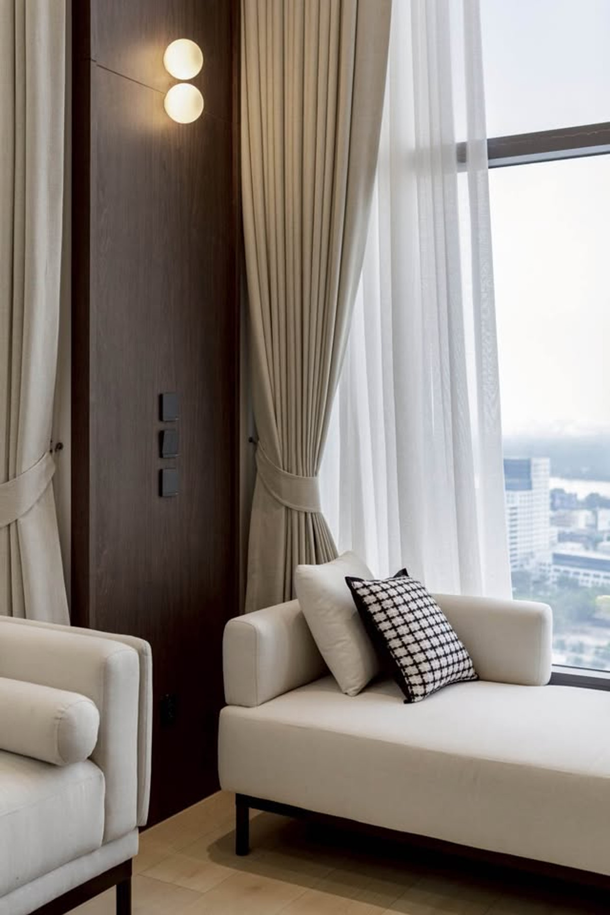For RentCondoKhlongtoei, Kluaynamthai : ⭐️ Life Rama 4 - Asoke ⭐️ Luxury room 3 Bed 2 Bath fully furnished with high quality materials , Ready to move in
