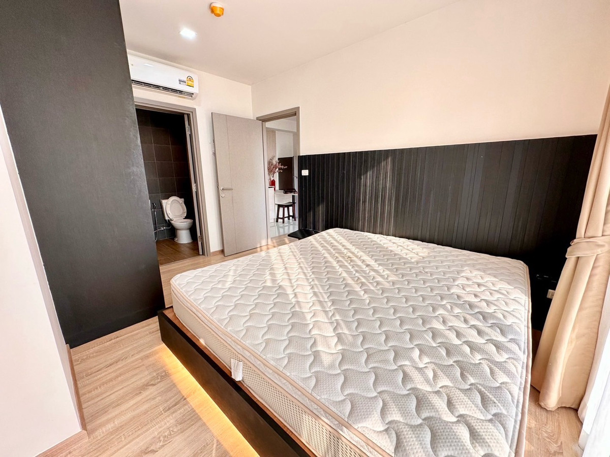 For RentCondoRama9, Petchburi, RCA : For rent: The Base Garden Rama9, corner room.