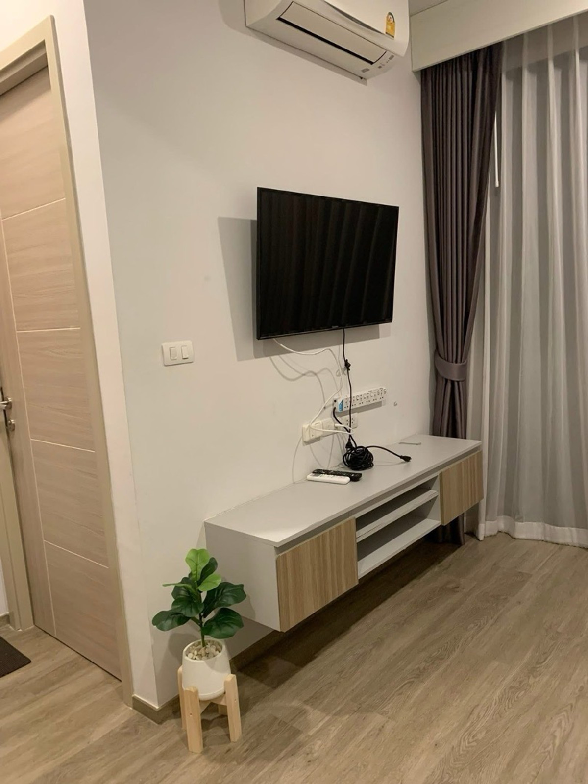 ให้เช่าคอนโดบางนา แบริ่ง ลาซาล : ✨🐶 เลี้ยงสัตว์ได้ ห้องมุม Private ใกล้ BTS แบริ่ง 550 ม. | Brixton Pet & Play Sukhumvit 107 🐾🏙️