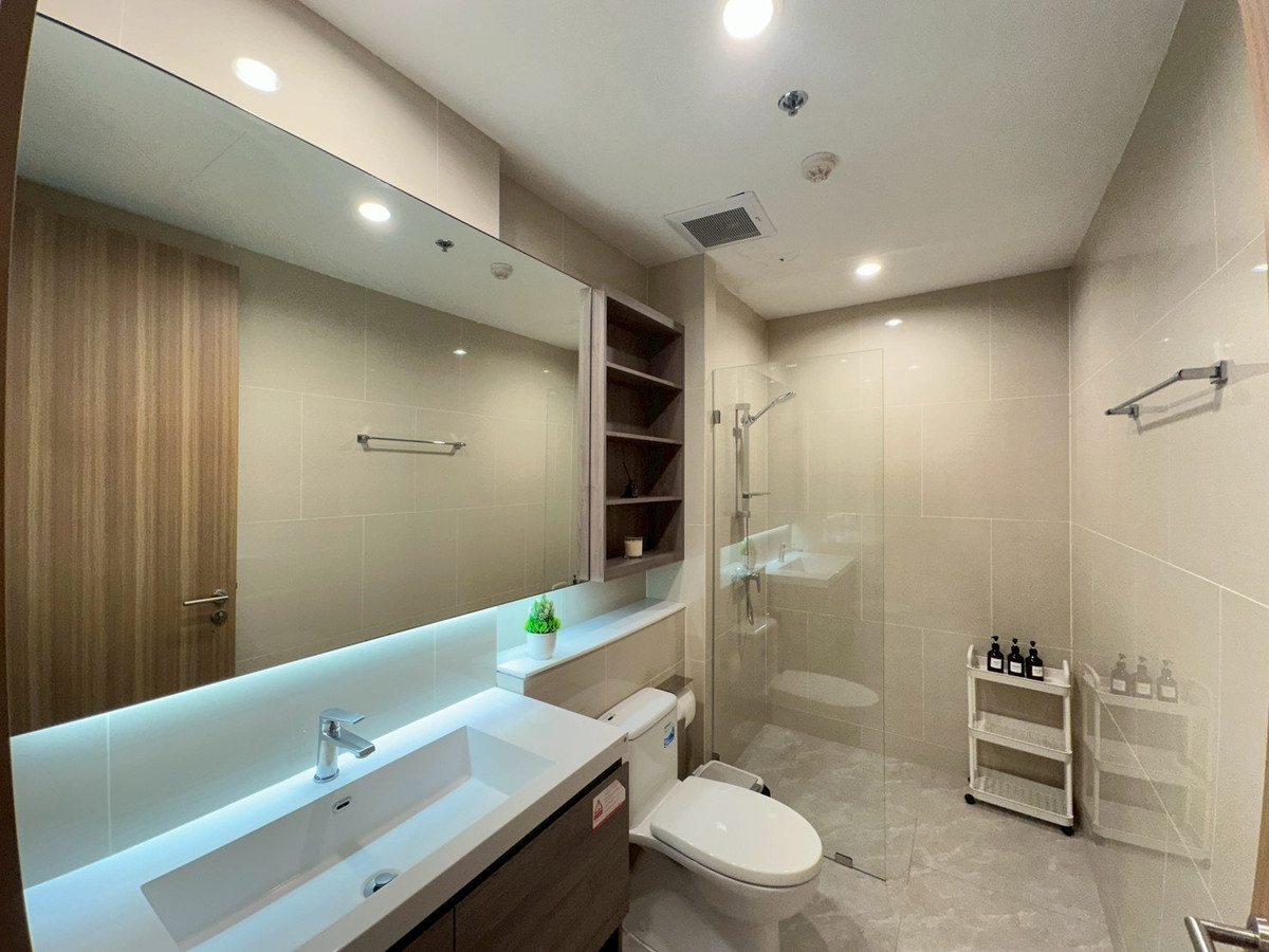 For RentSathorn, Narathiwat : Large condo room in Sathorn area, 3 bedrooms, near BTS St. Louis, CBD location and has large living space like a house. Live in the city center Near the business area, convenient travel