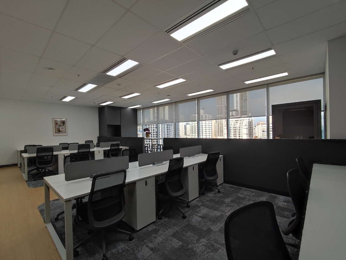 ให้เช่าสำนักงานนานา : ออฟฟิศ สำนักงานให้เช่า ตกแต่งพร้อมเข้าอยู่ สุขุมวิท นานา (Office For Rent) อาคาร เจแอลเค ทาวเวอร์ ( JLK Tower Office Building ) พื้นที่สำนักงาน ขนาด 116 ตารางเมตร ใกล้รถไฟฟ้า BTSนานา, วัฒนา, สุขุมวิท, อโศก, เพลินจิต