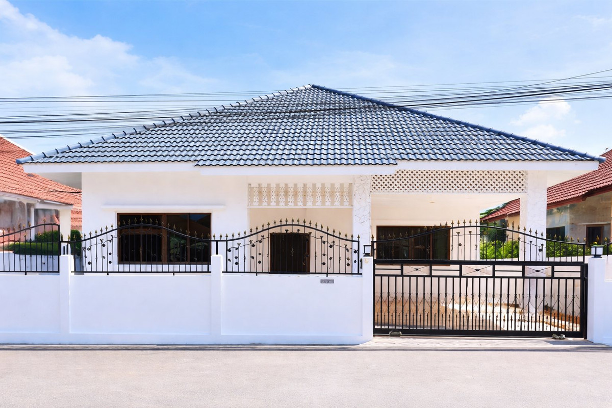 ให้เช่าบ้านพัทยา บางแสน ชลบุรี สัตหีบ : บ้านเดี่ยว 63 ตร.วา. ซอยเนินพลับหวาน / 3 ห้องนอน (เช่า), Single House Soi Noen Plubwan / 3 Bedrooms (FOR RENT) BEWN145