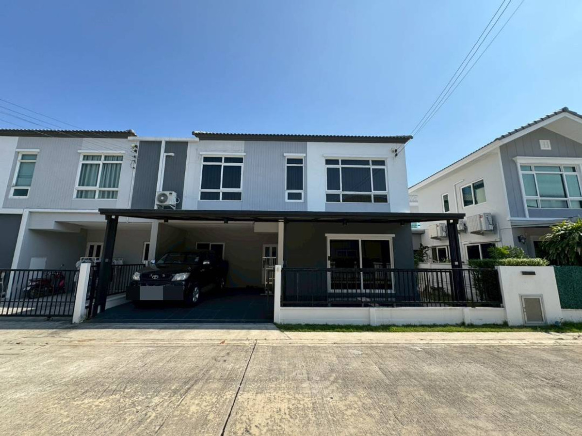 For RentNonthaburi, Bang Yai, Bangbuathong : 💕 Semi-detached house for rent, Q District Westgate project 💕 Beautiful house, ready to move in, complete with functions, suitable for both living and making a home office.