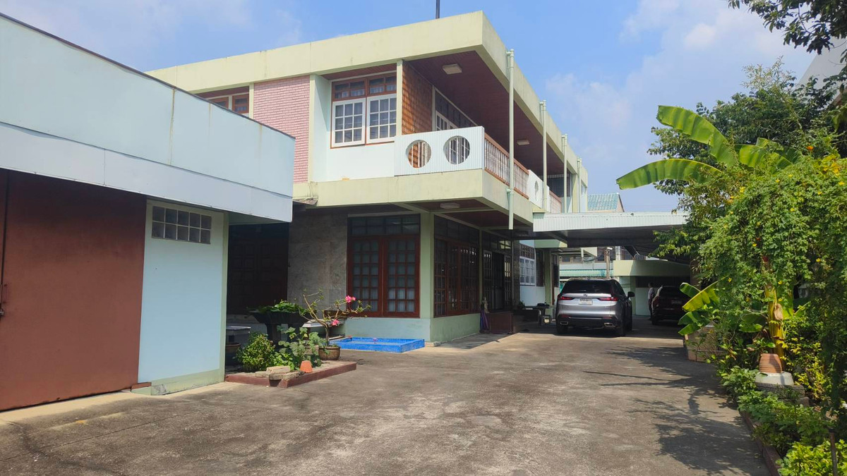 ขายบ้านพัฒนาการ ศรีนครินทร์ : ขายด่วน บ้านเดี่ยวแปลงใหญ่ 200 ตร.ว. พัฒนาการ 13 - ทำเลใกล้ทองหล่อ