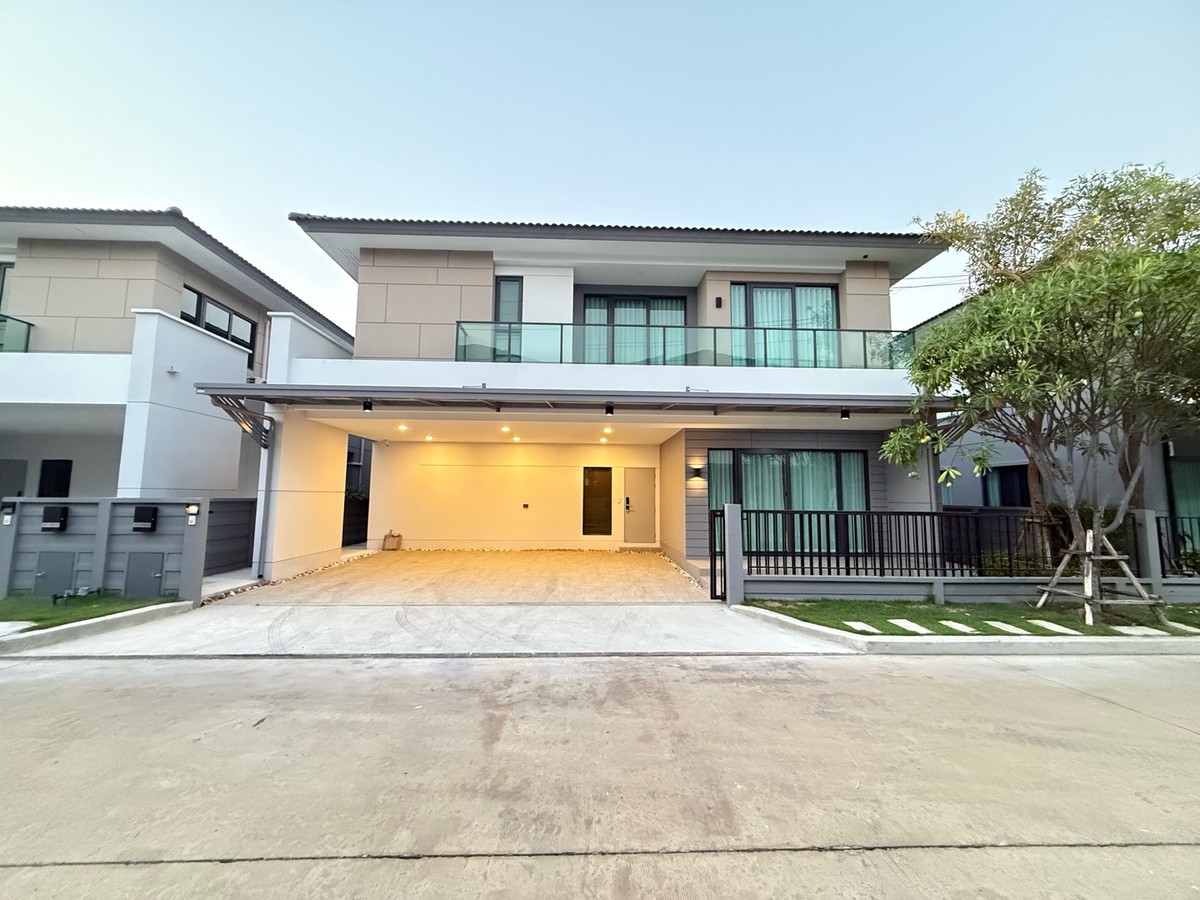 For RentHousePathum Thani,Rangsit, Thammasat : New house for rent, 4 bedrooms, 5 bathrooms, 3 parking spaces, 1 maid's room.