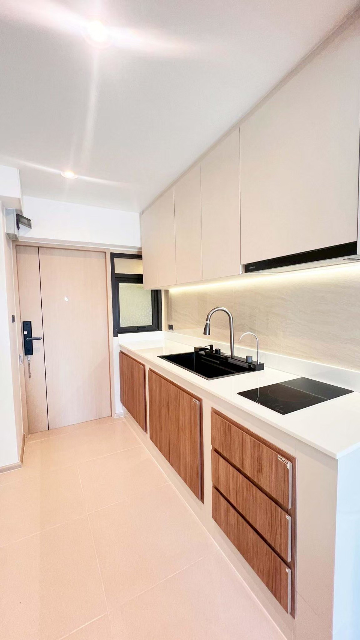 ให้เช่าคอนโดสุขุมวิท อโศก ทองหล่อ : ใช้เช่าคอนโด ทองหล่อทาวเวอร์ ชั้น16 ห้องใหม่เอี่ยมสวยมาก ทำห้องใหม่กว่า5 แสนบาท 0935596442 คุณลิตา