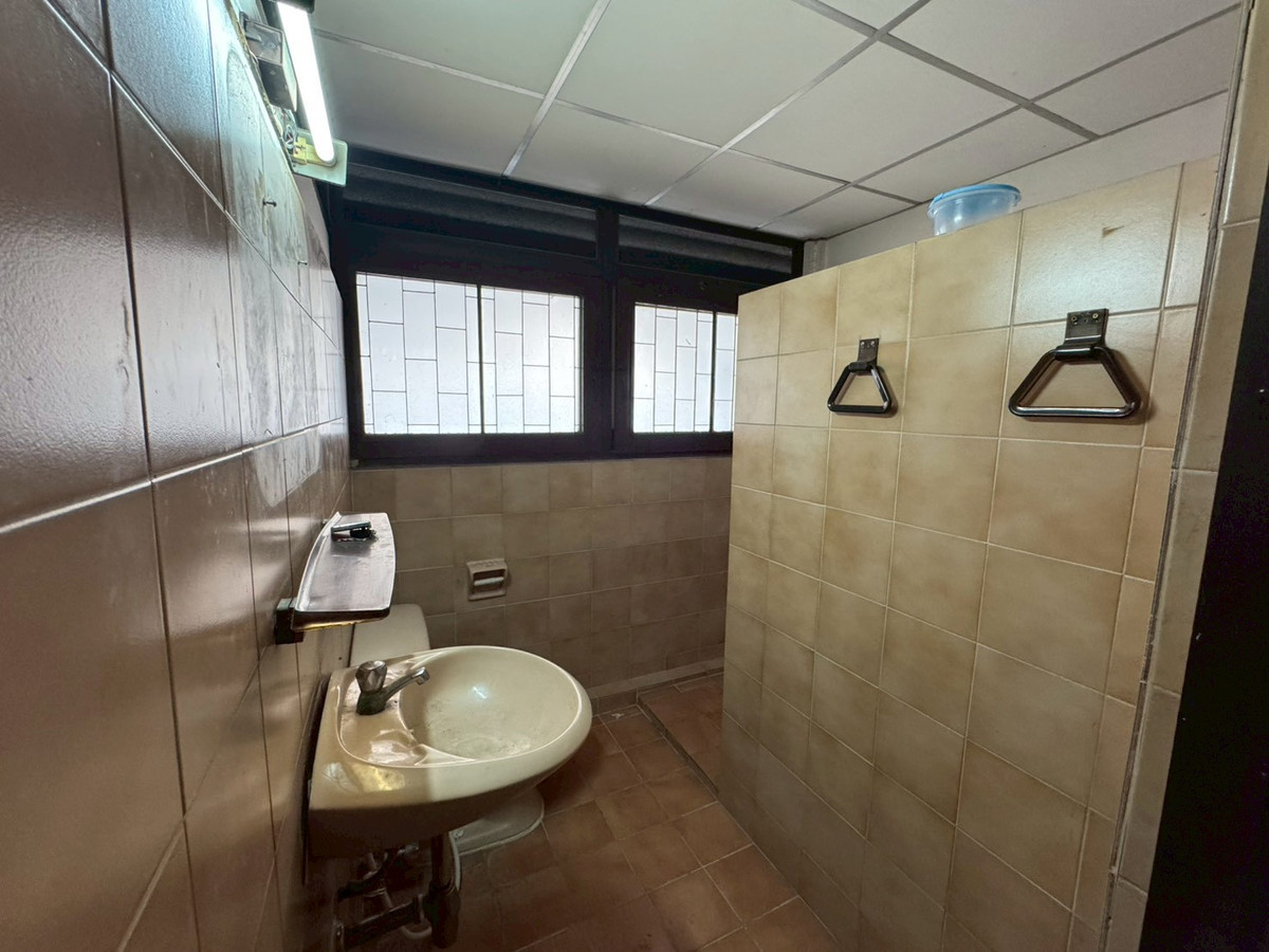 For RentShop HouseSukhumvit, Asoke, Thonglor : House for Rent, Suitable for Business in the Heart of Asoke ** NO CO-AGENT ** 