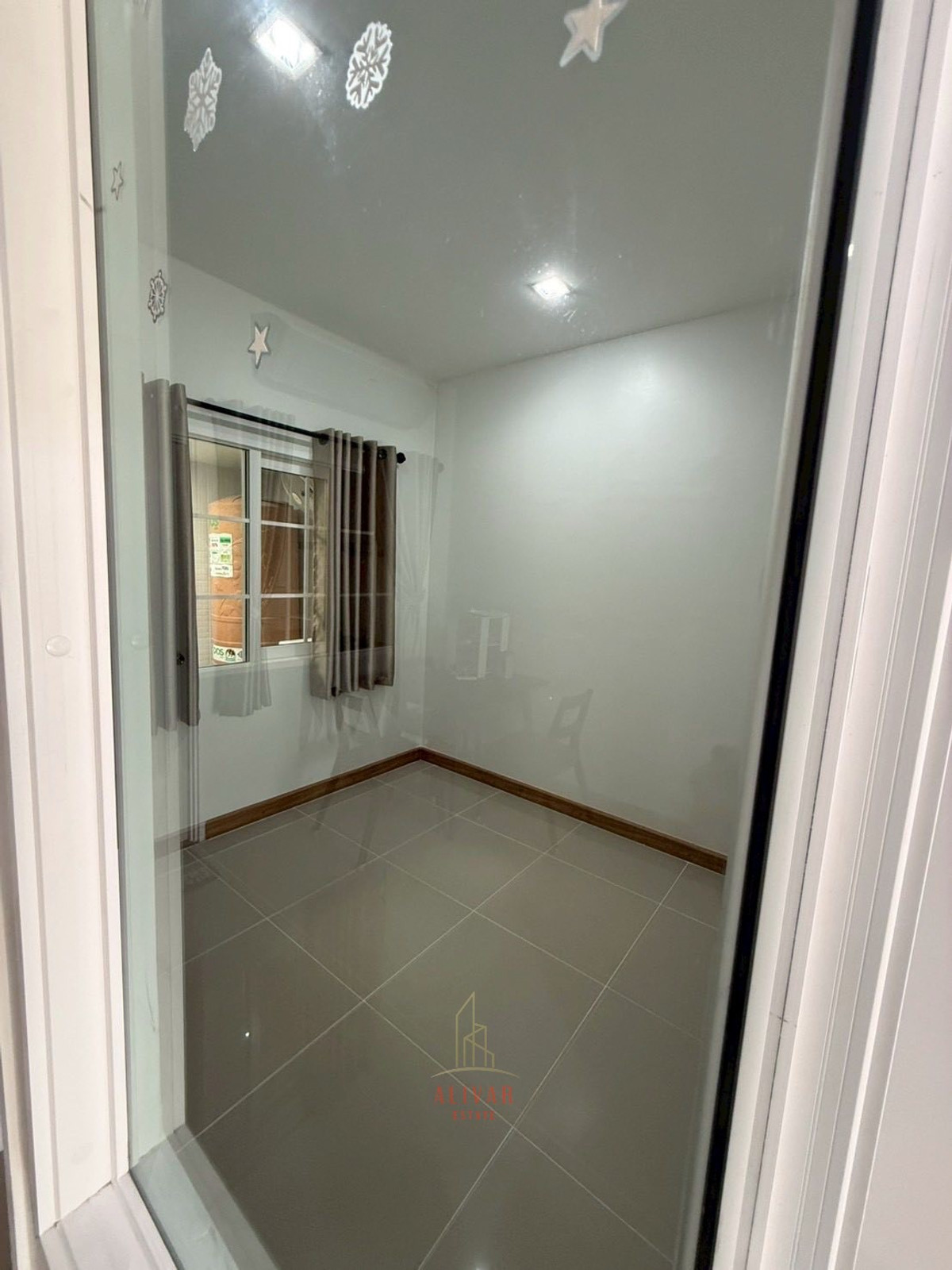 ให้เช่าทาวน์โฮมสมุทรปราการ สำโรง : RH040426 ให้เช่า ทาวน์โฮม 2 ชั้น รีโนเวทใหม่ 3 ห้องนอน หลังมุม at Golden Town Sukhumvit-Bearing BTS Station ใกล้ อิมพีเรียลเวิลด์ สำโรง เพียง 3 นาที