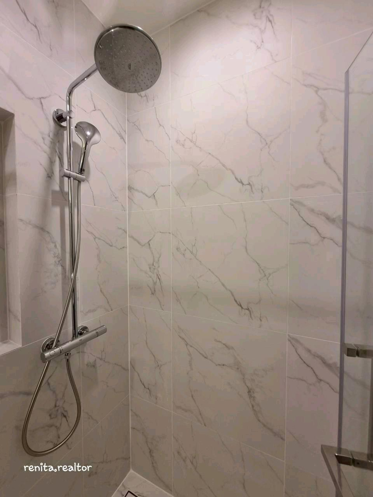 ให้เช่าคอนโดสุขุมวิท อโศก ทองหล่อ : ปล่อยเช่าคอนโดหรู AESTIQ Thonglor – ห้องสวย เลี้ยงสัตว์ได้ (Pet-Friendly) ใจกลางทองหล่อ! 🐾✨48,000 บาท 40 ตรม. 1 นอน