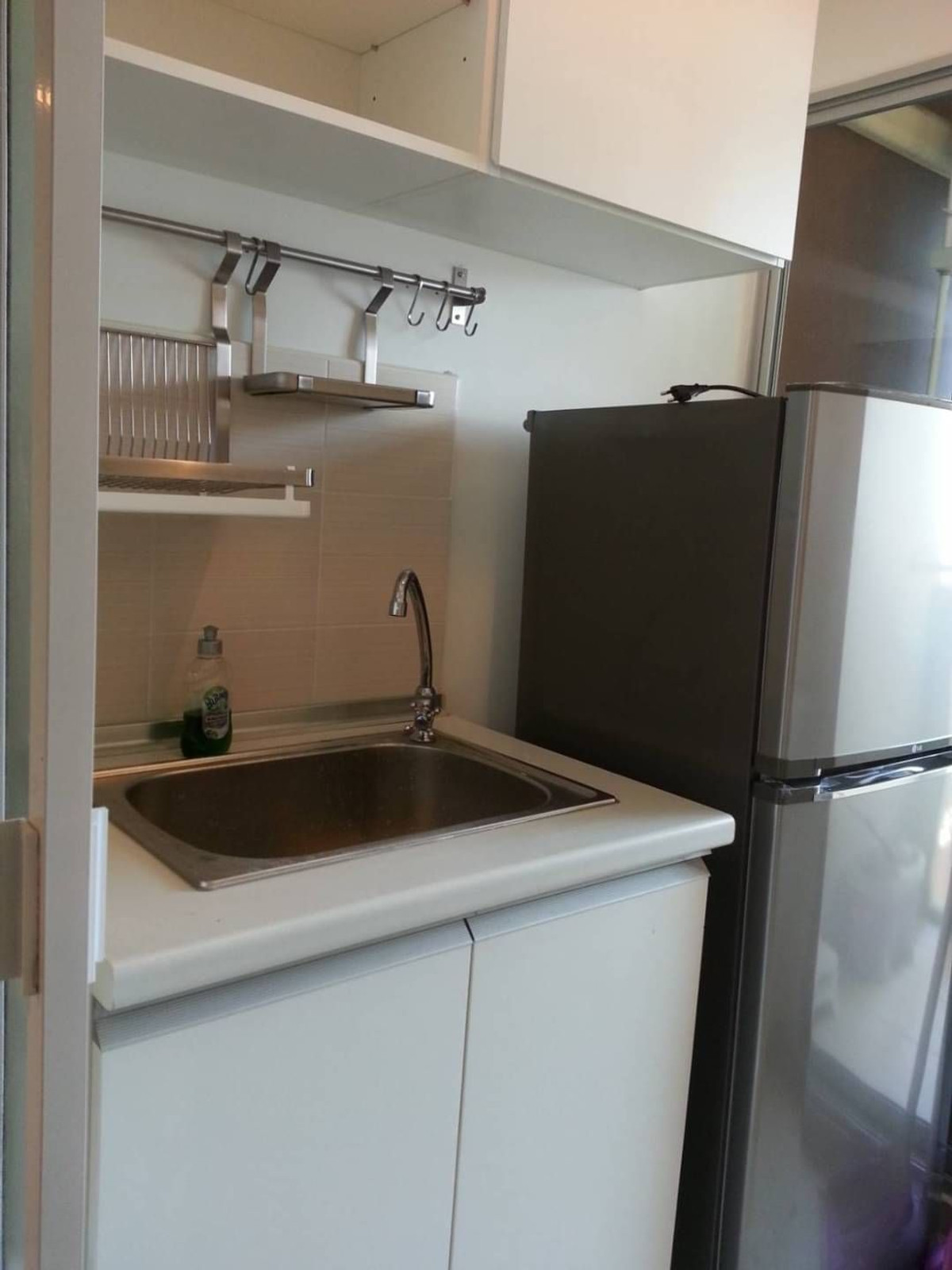 For RentCondoRama9, Petchburi, RCA : Condo, 11th floor, Building A, with furniture, beautifully decorated, for rent, Rama 9-Huai Khwang area. Near Rama IX Hospital, only 750 meters.