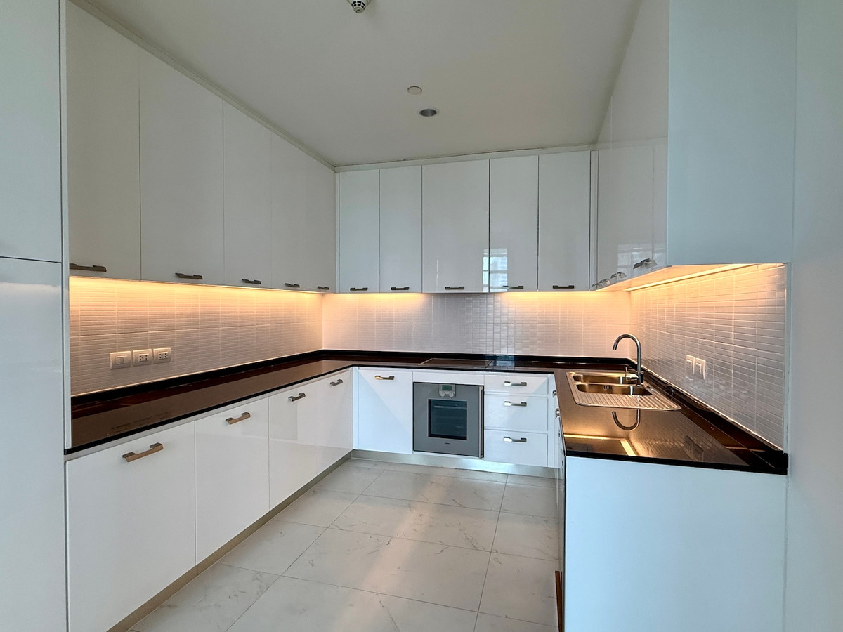 ให้เช่าคอนโดวิทยุ ชิดลม หลังสวน : คอนโด 4 ห้องนอน พื้นที่กว้างขวาง อยู่ใกล้สยามสแคว