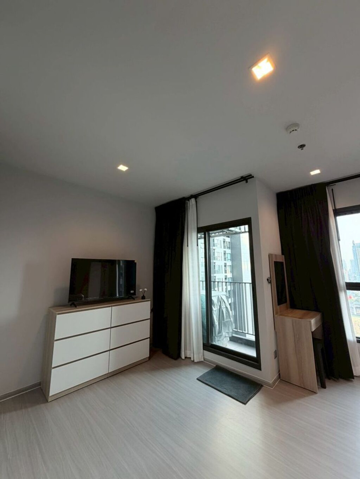 For RentCondoRama9, Petchburi, RCA : For Rent Life Asoke Rama9 Unit 207/795 (South)