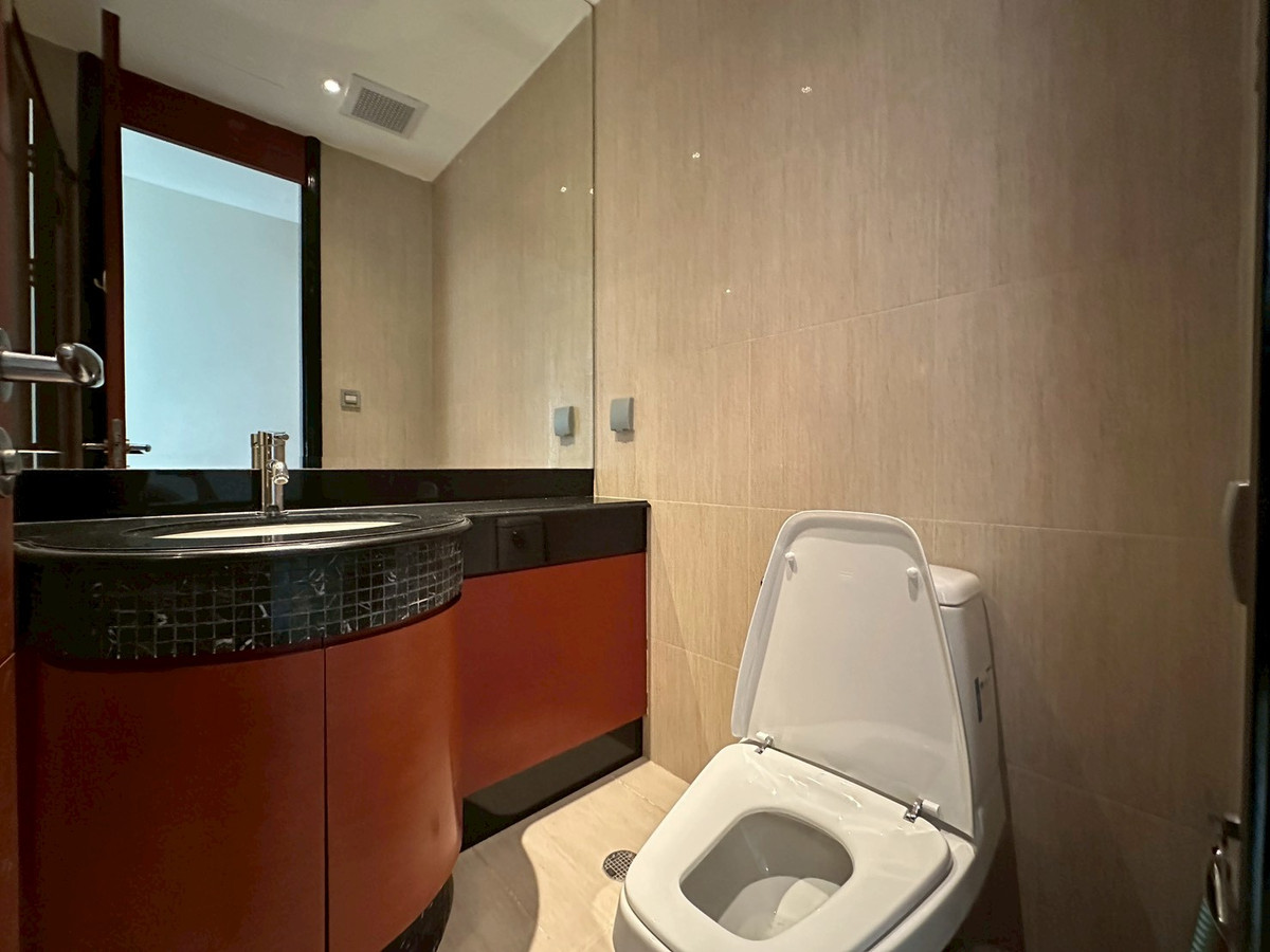 For RentCondoSathorn, Narathiwat : For Rent - Condo, Sathorn city view from the corner room. Large room in the heart of Sathorn, 120 sq m., walk to BTS St. Louis | The Infinity Sathorn