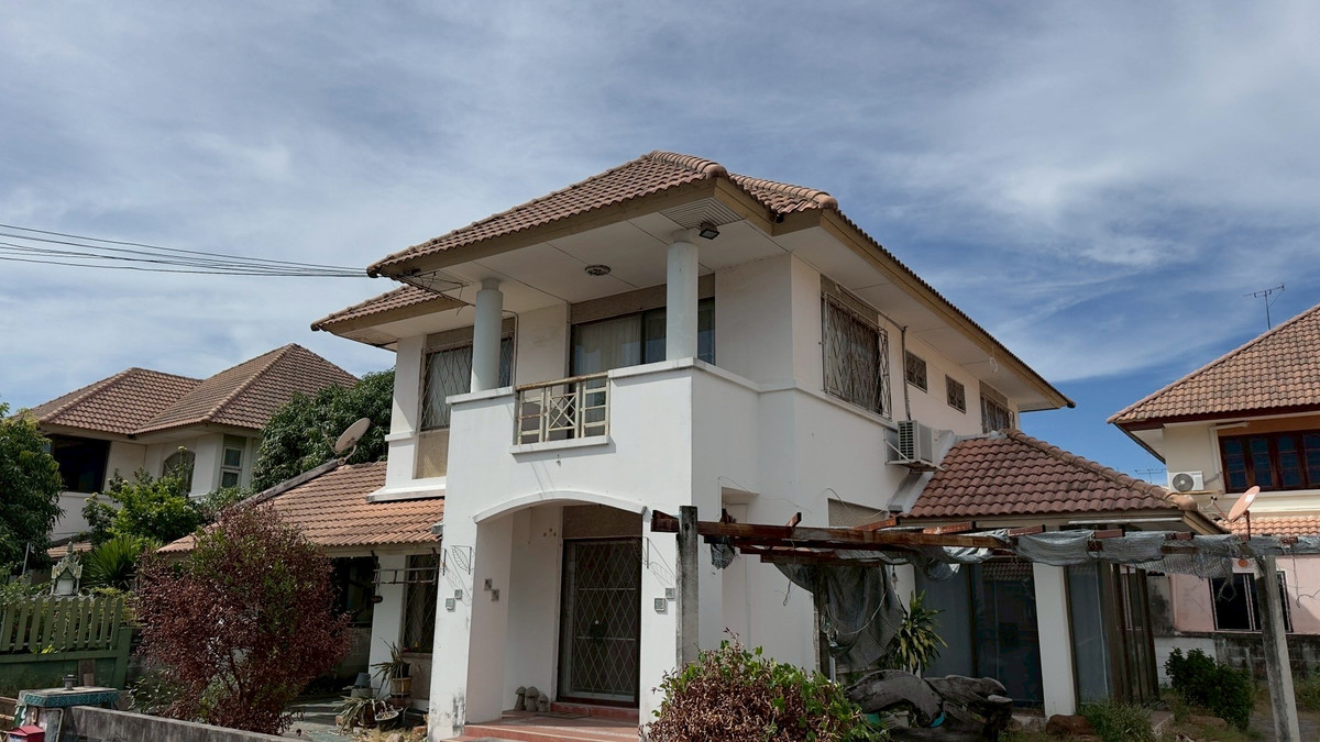 ขายบ้านพัทยา บางแสน ชลบุรี สัตหีบ : ขายด่วน !!! Rare Item บ้านเดี่ยวที่ดินใหญ่สะใจ 83 ตร.ว ทำเลทองใกล้บางแสน-หนองมน หมู่บ้านคันทรี่ปาร์ค ชลบุรี (บางแสน-ห้วยกะปิ) ราคานี้หาไม่ได้แล้ว !!