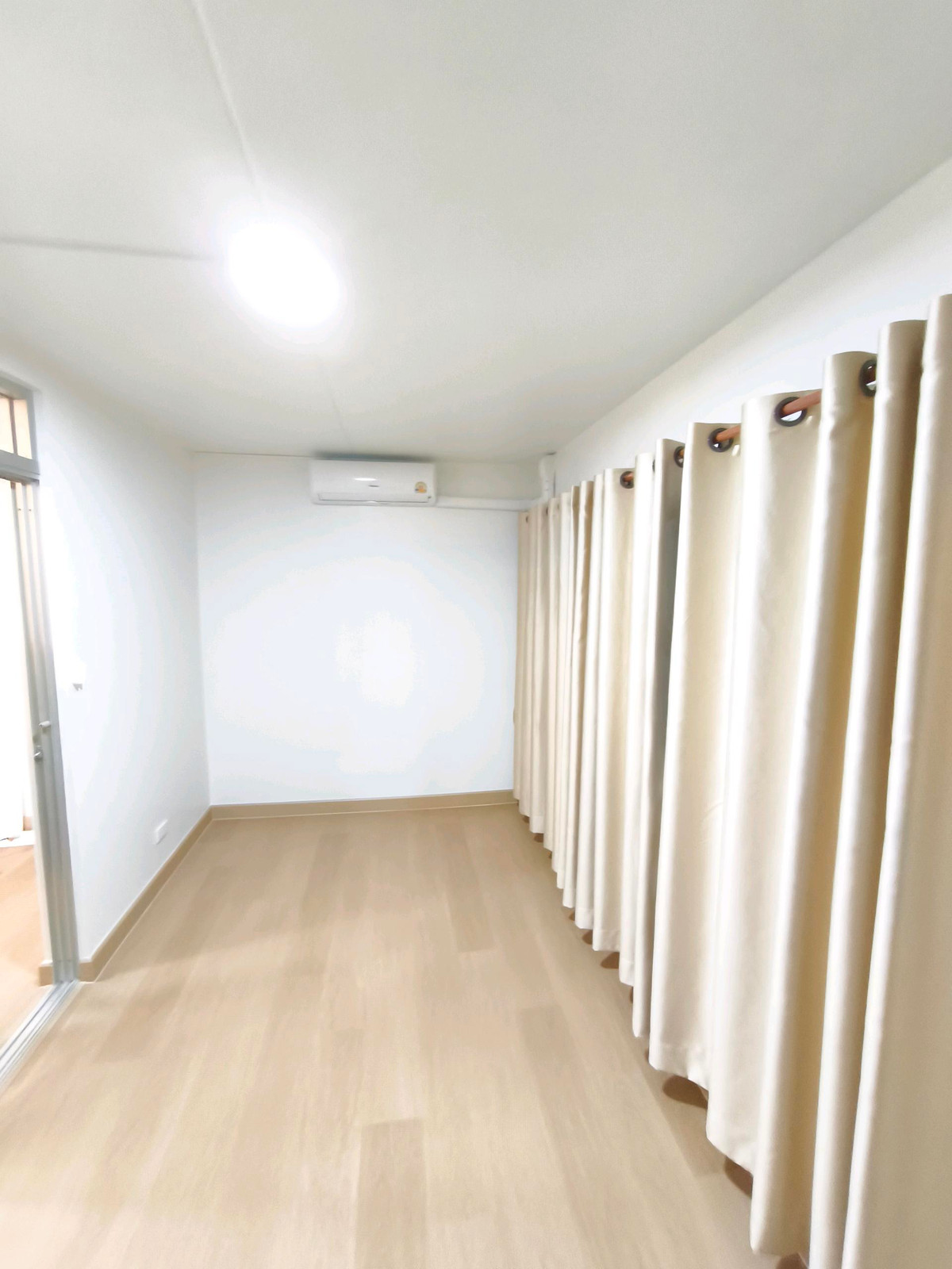 ขายคอนโดแจ้งวัฒนะ เมืองทอง : ขายด่วน! คอนโดเมืองทองC6 ห้องมุม พื้นที่กว้าง 40+ ตรม. เพียง 8.8 แสนบาท