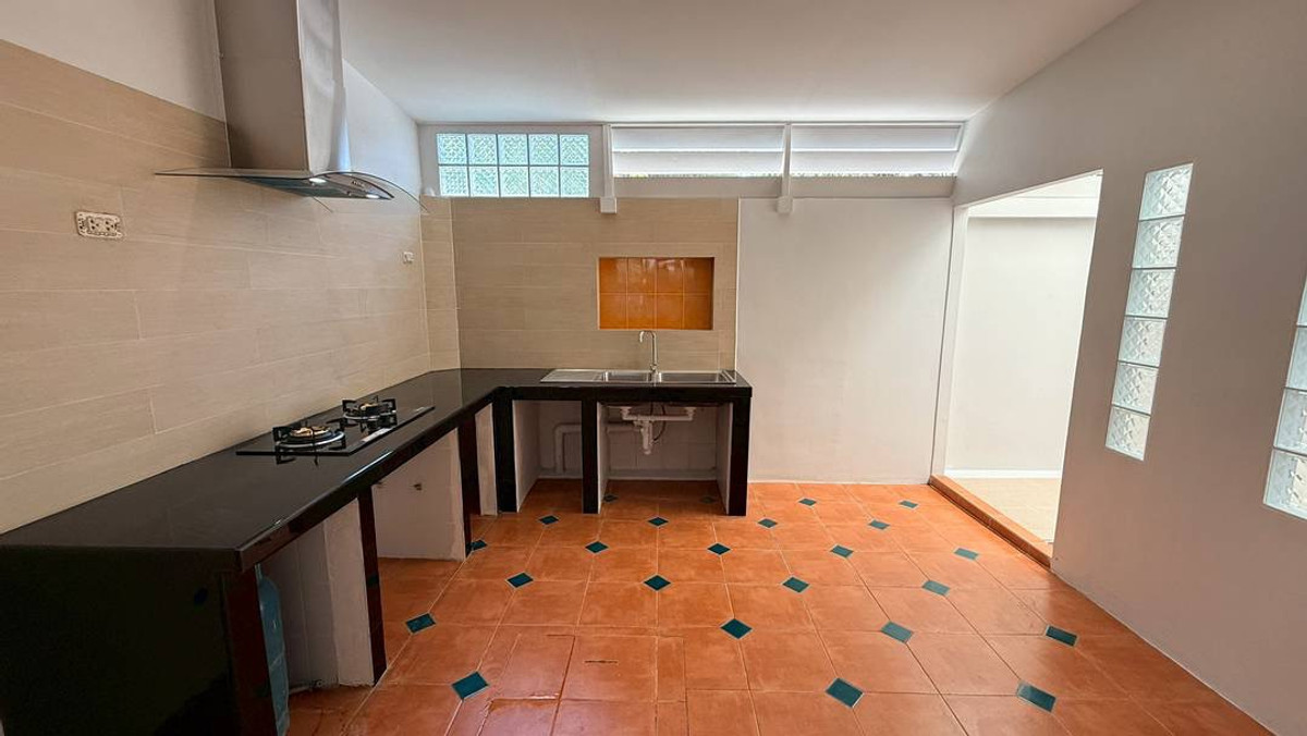 ขายทาวน์โฮมลาดกระบัง สุวรรณภูมิ : ขายด่วน ทฮ 2 ชั้น 3 ห้องนอน รีโนเวทใหม่ทั้งหมด หมู่บ้าน ดิเอ็กคลูซีฟ เฉลิมพระเกียรติ ร.9 ซอย72 ใกล้วงแหวนกาญจนาภิเษก, สนามบินสุวรรณภูมิ (Gant-285)