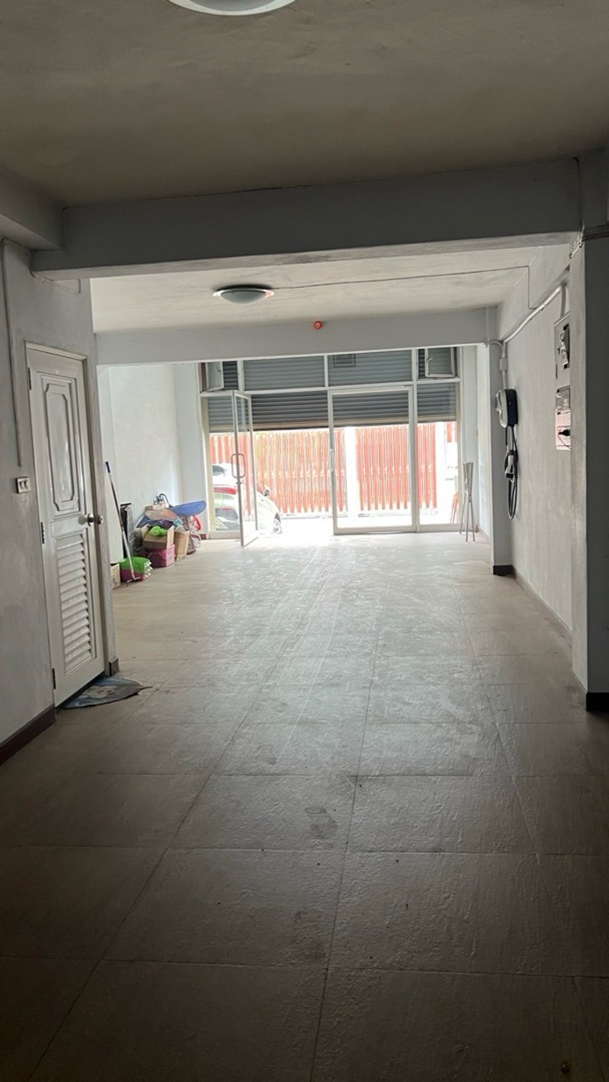 ขายอาคารพาณิชย์สาทร นราธิวาส : ขายอาคารพาณิชย์  5 ชั้น  เหมาะสำหรับพักอาศัย หรือทำoffice 
