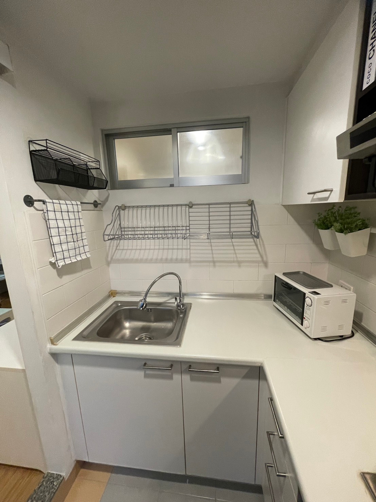 For RentCondoRamkhamhaeng, Hua Mak : Newly renovated condo for rent The room is beautifully decorated as described. Hurry and reserve before the university opens. Lumpini Vill Ramkamhang26 call 0896620022