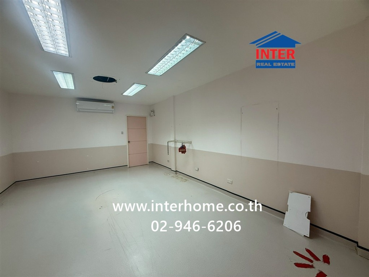 For RentOfficeChaengwatana, Muangthong : Office, 5 floors, 210 sq m, office for rent. Near Muang Thong Thani Bond Street Muang Thong Thani Road, Chaengwattana Road, Pak Kret, Nonthaburi