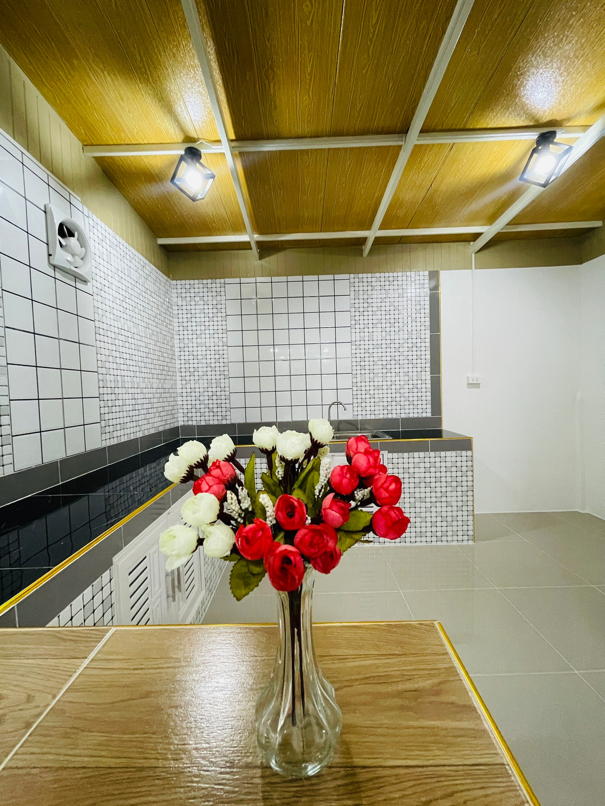 ขายทาวน์โฮมนนทบุรี บางใหญ่ บางบัวทอง : ขายทาวน์เฮ้าส์ร่มเงาไม้ วัดลาดปลาดุก หลังมุมติดถนนเมน 16 ตร.ว. ค้าขายได้ ฟรีโอน