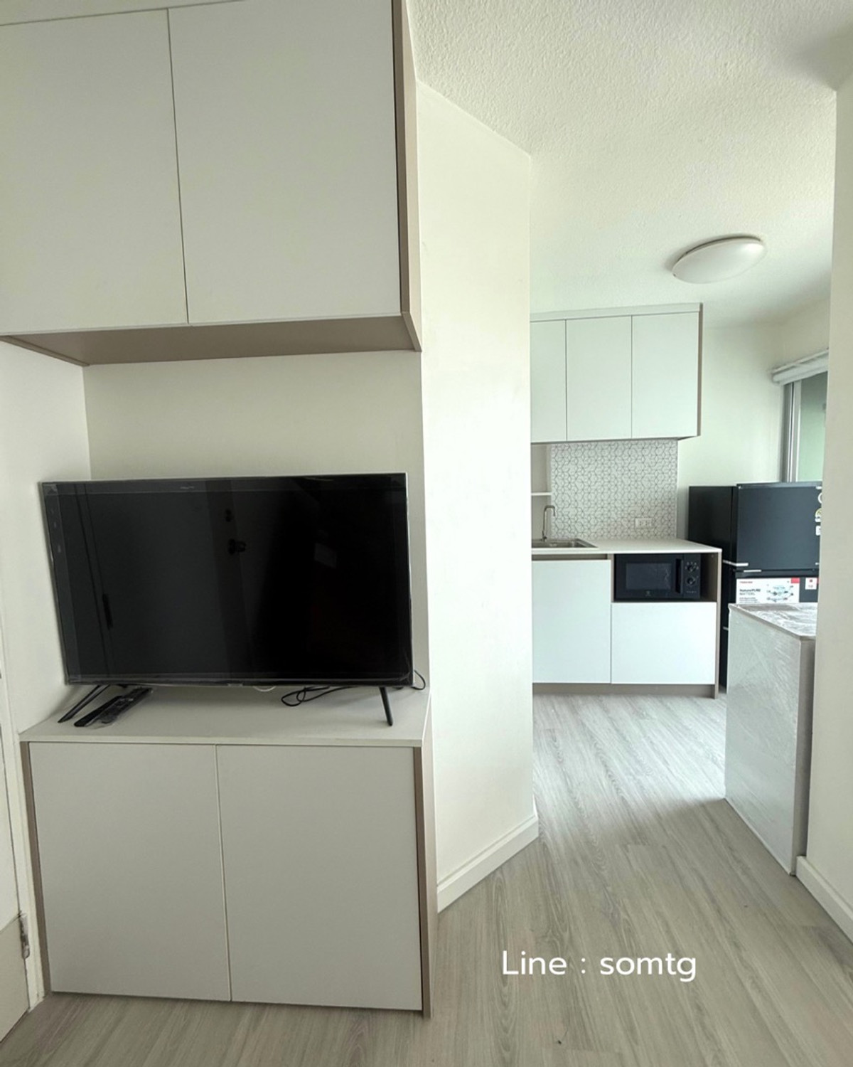 For RentCondoLadkrabang, Suwannaphum Airport : (No agents accepted) Owner rents out himself. Condo for rent, Lumpini Ville On Nut-Lat Krabang 1, Building B, 6th floor, southeast direction, very beautiful room, new furniture, minimum rent 1 year, size 23 sq m.