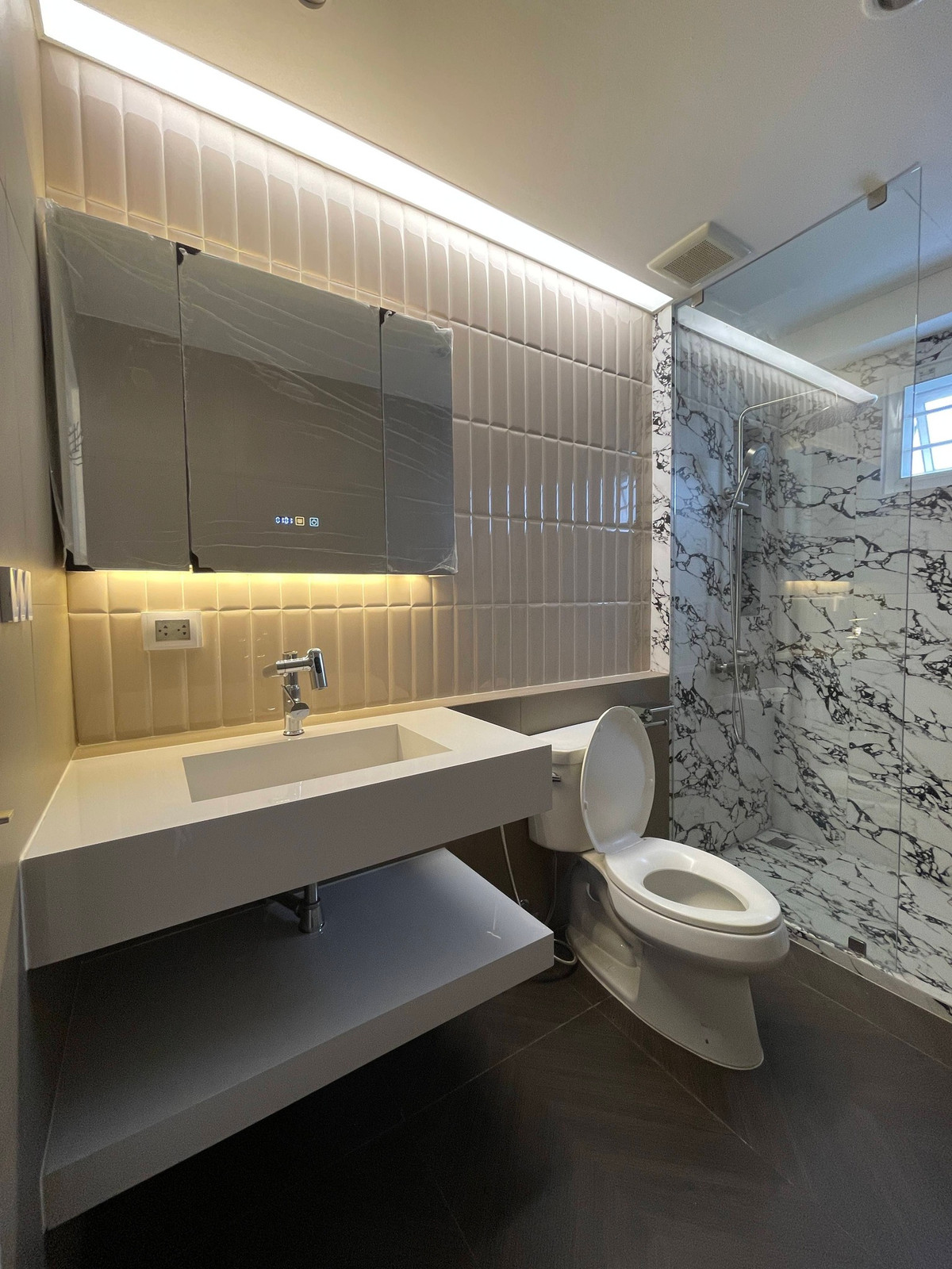 ให้เช่าทาวน์โฮมอ่อนนุช อุดมสุข : RH040326 ให้เช่า ทาวน์เฮาส์รีโนเวทใหม่ 2 ห้องนอนขนาดใหญ่ at สุขุมวิท 93 ใกล้ BTS บางจาก เพียง 150 เมตร