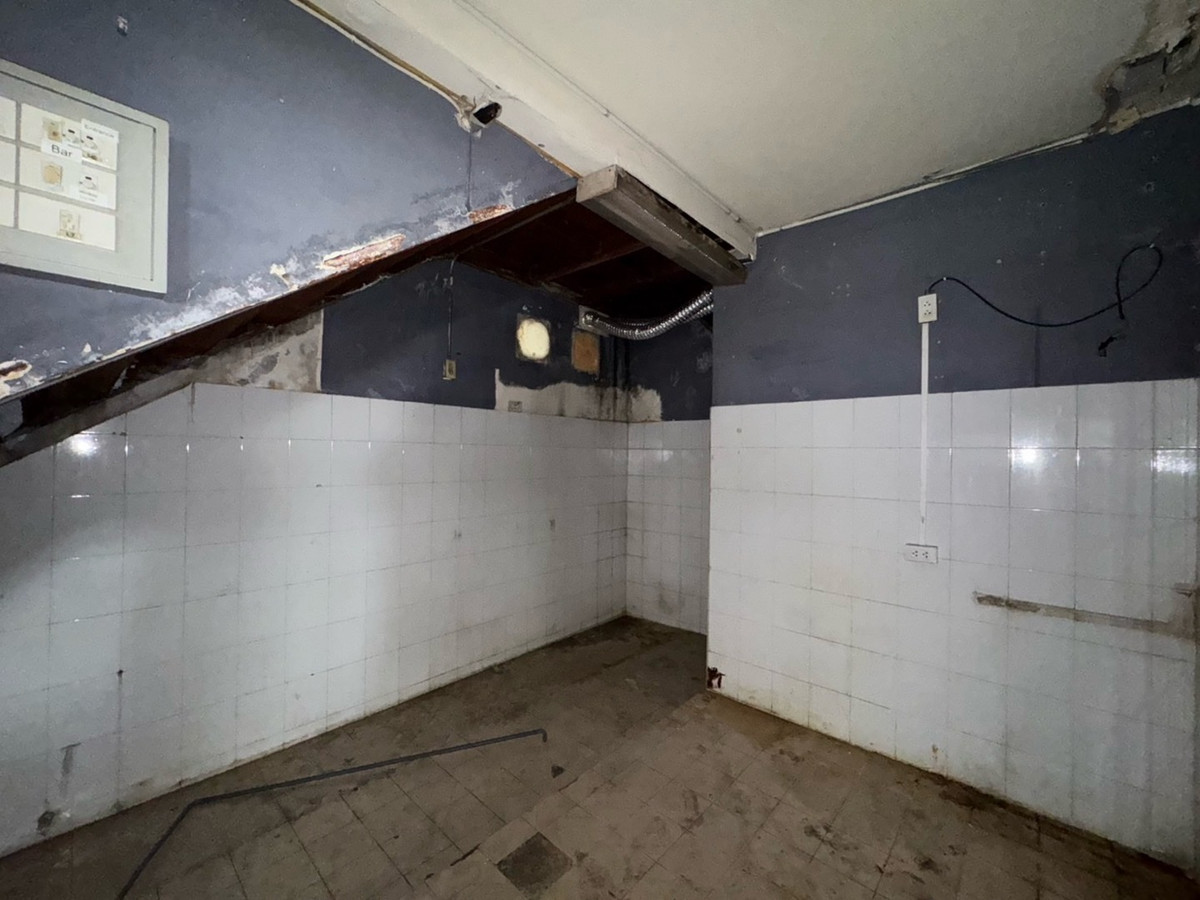 ให้เช่าร้านค้า/ตลาดนัดสุขุมวิท อโศก ทองหล่อ : พื้นที่ธุรกิจ ชั้น 2 ขนาด 144 ตารางเมตร @ ทองหล่อ สุขุมวิท 55 กรุงเทพ มีที่จอดรถ เหมาะทุกธุรกิจ 