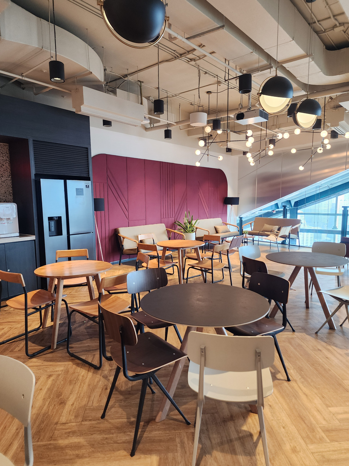 For RentSiam Paragon ,Chulalongkorn,Samyan : Serviced offices for rent with co-working space, close to MRT Samyarn station 