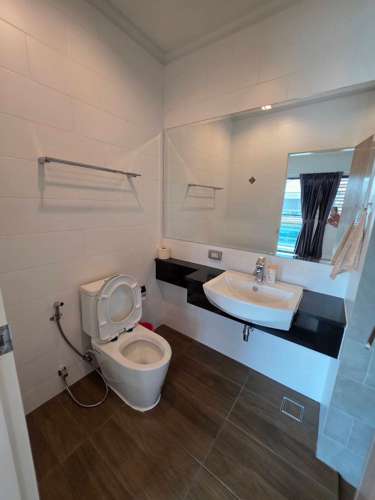 ขายบ้านลาดกระบัง สุวรรณภูมิ : ขายบ้านแฝด 3ชั้น สภาพบ้านใหม่มากๆ เจ้าของตกแต่งเสร็จแทบจะไม่ได้ใช้เลย 