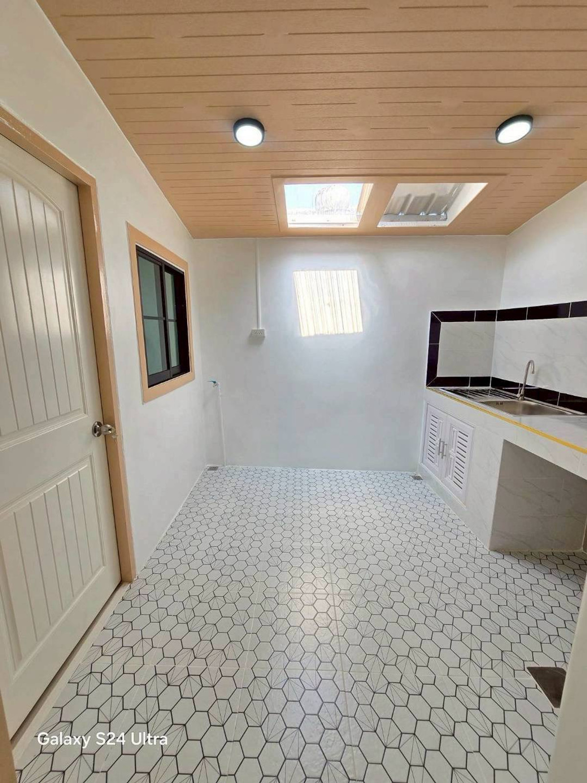 For SaleTownhomeNonthaburi, Bang Yai, Bangbuathong : One-story townhouse for sale, Bua Thong Keha, Sai Noi, 19 sq m, at the beginning of the bus line, newly decorated, free furniture, free transfer.