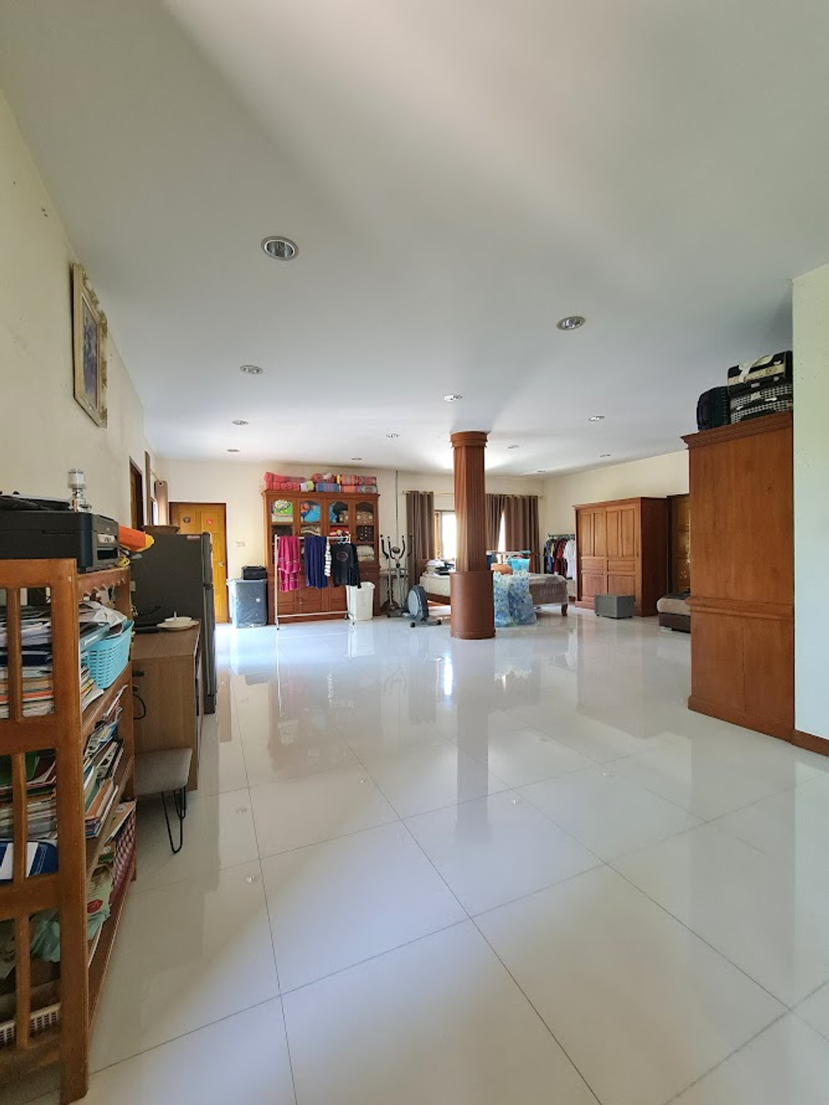 For SaleLandNakhon Pathom : Land for sale in Nakhon Pathom, Sam Phran District, with buildings, total area 6-3-79 rai, near Phetkasem Road.