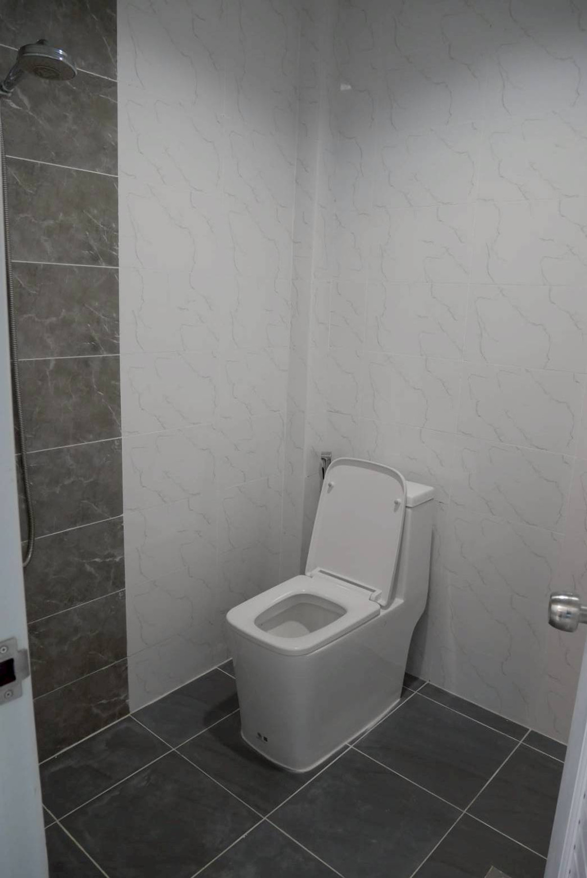 ขายทาวน์โฮมมีนบุรี-ร่มเกล้า : S2962 ขายบ้านเดี่ยว 2 ชั้น ตกแต่งใหม่ทั้งหลัง หมู่บ้านอมรทรัพย์ อยู่วิทยา หนองจอก จบในงบไม่ถึง 2 ล้าน