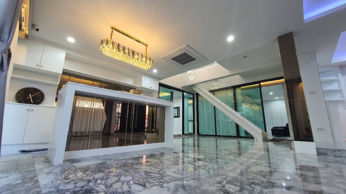 ให้เช่าบ้านโชคชัย4 ลาดพร้าว71 : บ้านเดี่ยว 2 ชั้น รีโนเวทใหม่ สไตล์โมเดิร์น ทำลเดี ให้เช่า ย่านลาดพร้าว-โชคชัย4 ใกล้โรงพยาบาลเปาโล โชคชัย 4 เพียง 2 กม.