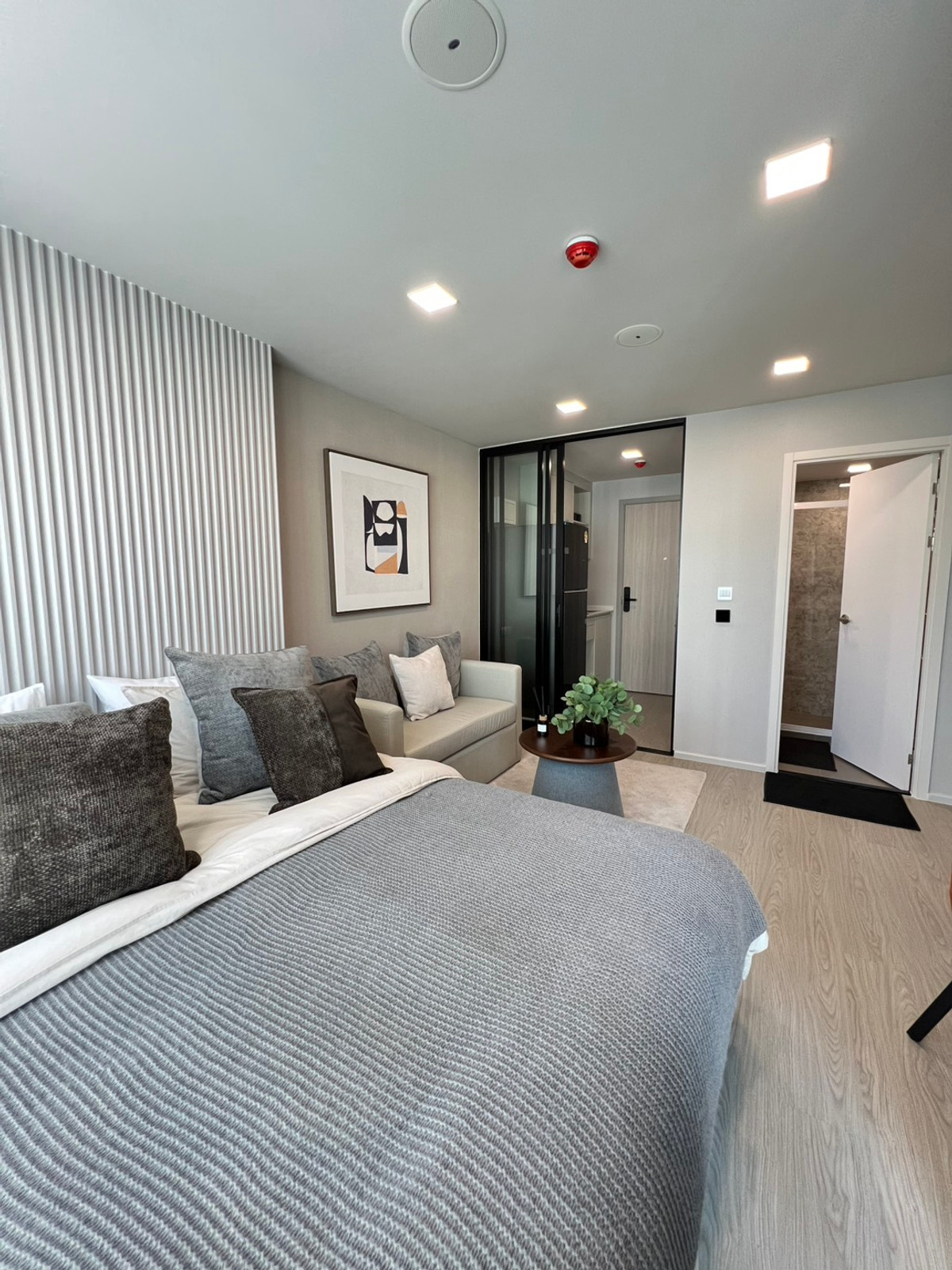 CondoOnnut, Udomsuk : urgent!!!! Reserve 999.- finished! 1 Bedroom room from 2.1 million, special price only 1.79 million baht. If interested in viewing the actual room, contact Khun Kot at 065-7161657.