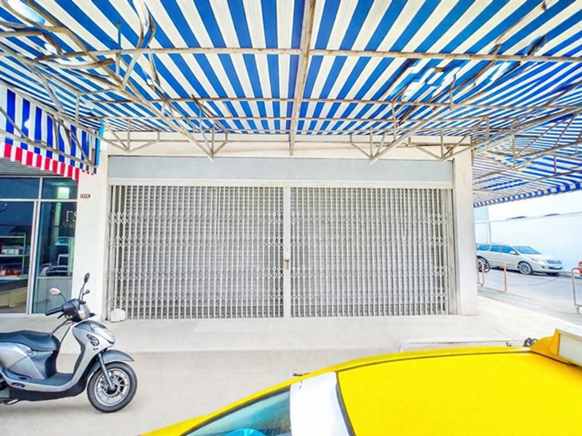 For RentShop HouseRatchadapisek, Huaikwang, Suttisan : 5-story commercial building for rent 2units in Inthamara MRT Sutthisan 490m.5Parking corner Huai Khw