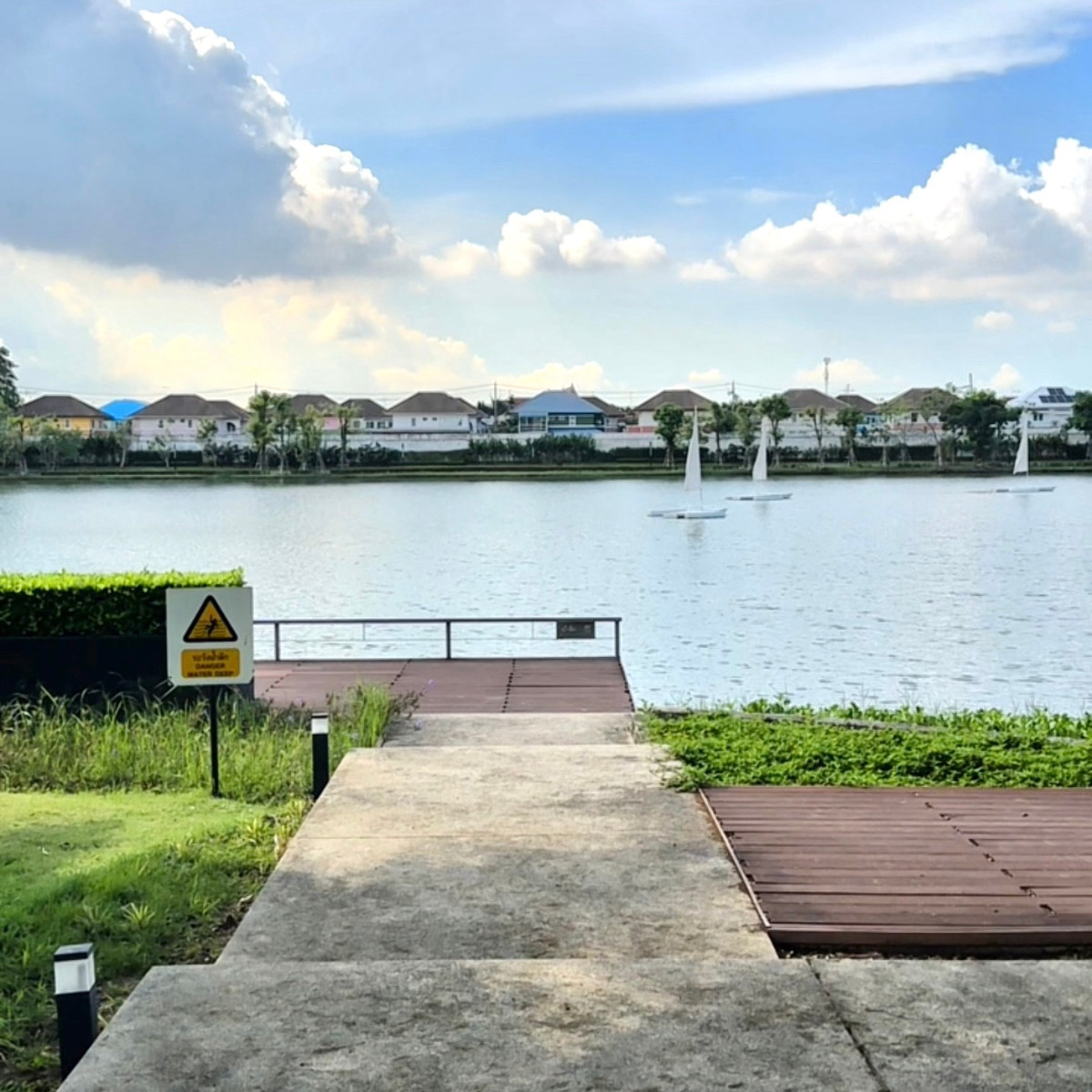 ขายบ้านนวมินทร์ รามอินทรา : ขายบ้านโครงการคุณภาพ วิวทะเลสาบ บรรยากาศดี 