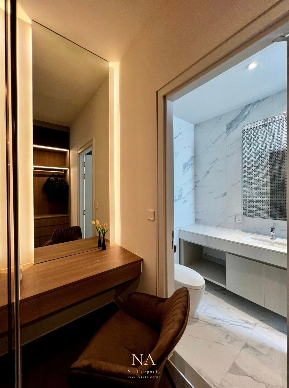 บ้านพัฒนาการ ศรีนครินทร์ : House for rent: Malton Gates new Krungthep Kreetha, 250,000 THB. 5 bedrooms, 6 bathrooms, 544 sq m usable area, 107.7 sq wah land area. Near Rama 9, Pattanakarn, Suan Luang, Srinakarin, Bang Na, Suvarnabhumi Airport, Ramkhamhaeng, Ploenchit, Sukhumvit.