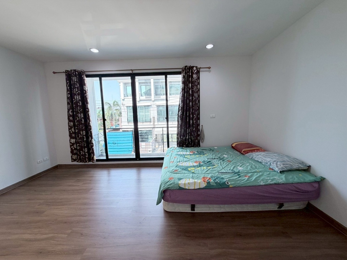 ให้เช่าทาวน์โฮมราษฎร์บูรณะ สุขสวัสดิ์ : 🏡 ปล่อยเช่าทาวน์โฮม 3 ชั้น | บ้านกลางเมือง สุขสวัสดิ์ ใกล้แยกพระประแดง
ทำเลดีมาก ติดถนนใหญ่ ใกล้ห้าง รถไฟฟ้ากำลังมา!