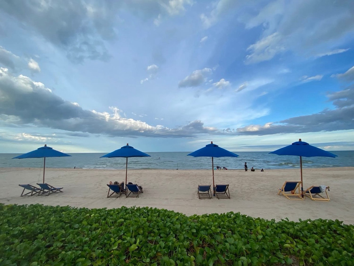 For SaleCondoCha-am Phetchaburi : Baan Thew-Talay Blue Sapphire Condo for Sale 3 Bedroom 158 sq.m 180 Degree Sea View Large Balcony Beachfront Next to Baba Beach Club Cha-am Hua Hin